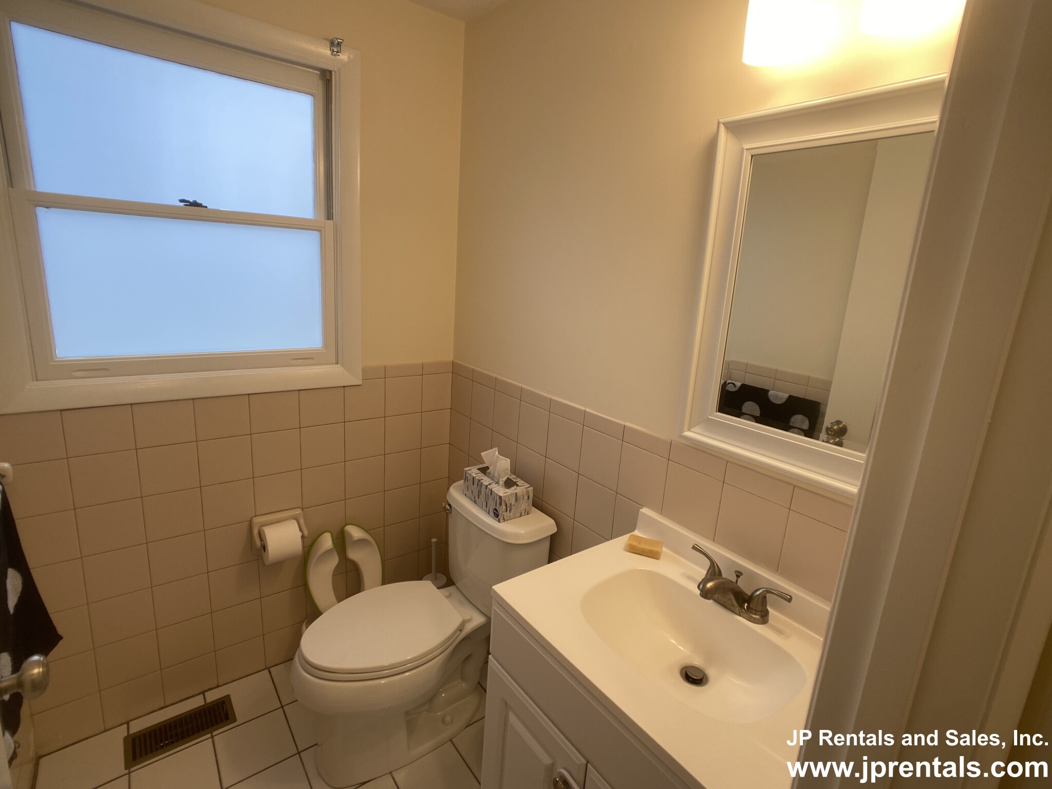 3 bed, 1.5 bath apartment for rent at 28 Spring Park Ave Unit CO, Jamaica Plain — photo 8 of 21
