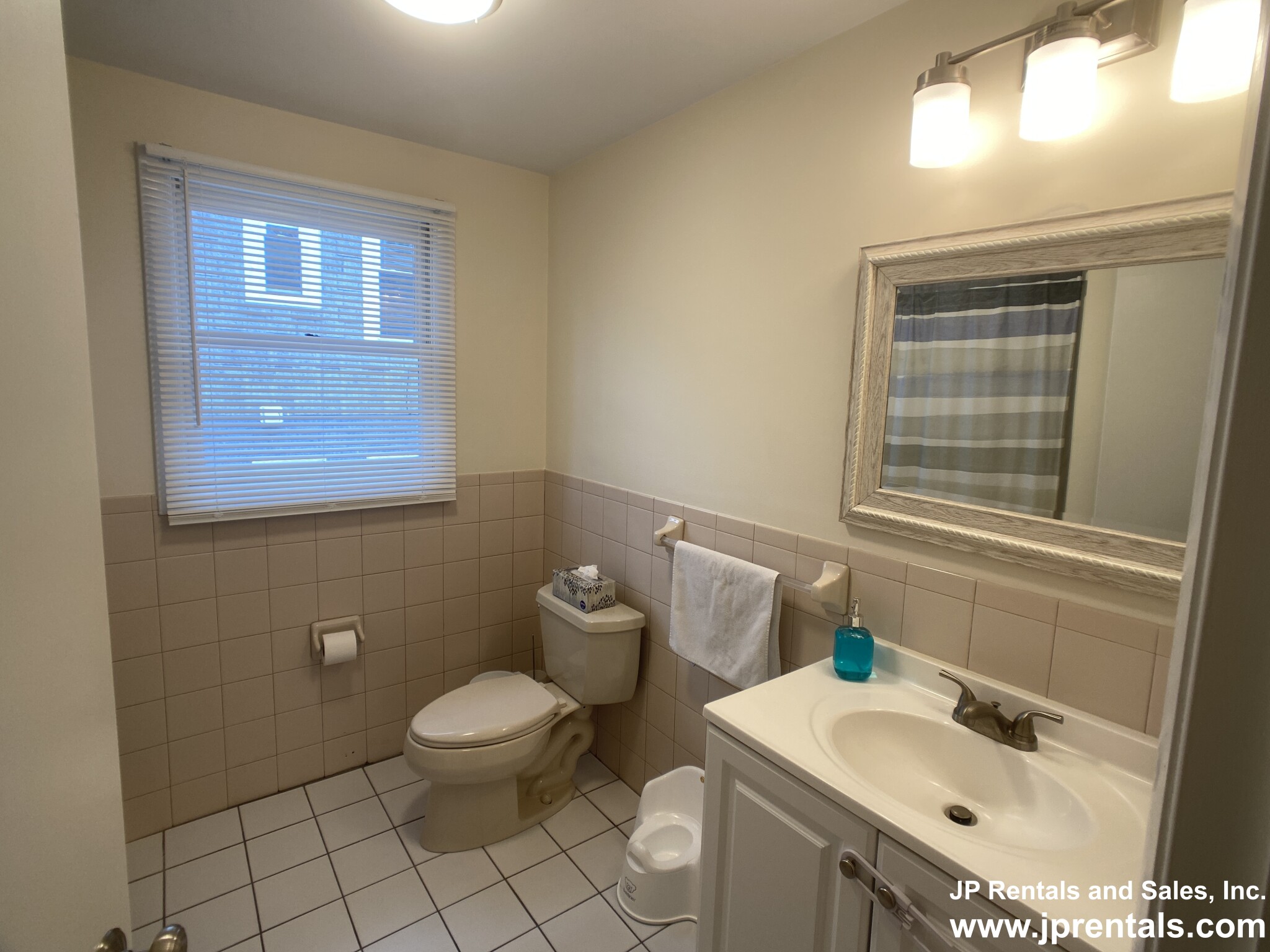 3 bed, 1.5 bath apartment for rent at 28 Spring Park Ave Unit CO, Jamaica Plain — photo 9 of 21