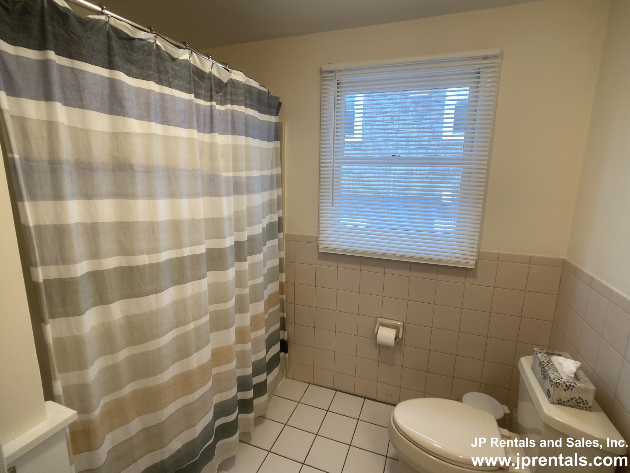 3 bed, 1.5 bath apartment for rent at 28 Spring Park Ave Unit CO, Jamaica Plain — photo 10 of 21