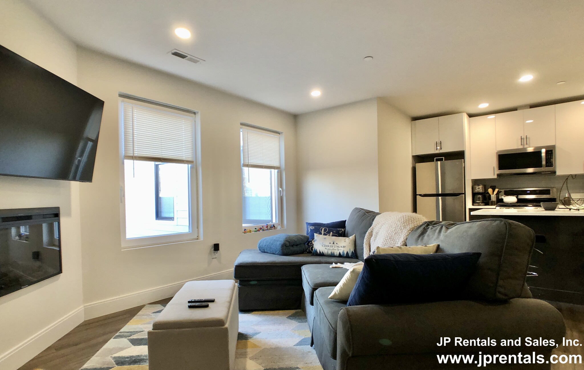 317 Belgrade Ave, Roslindale