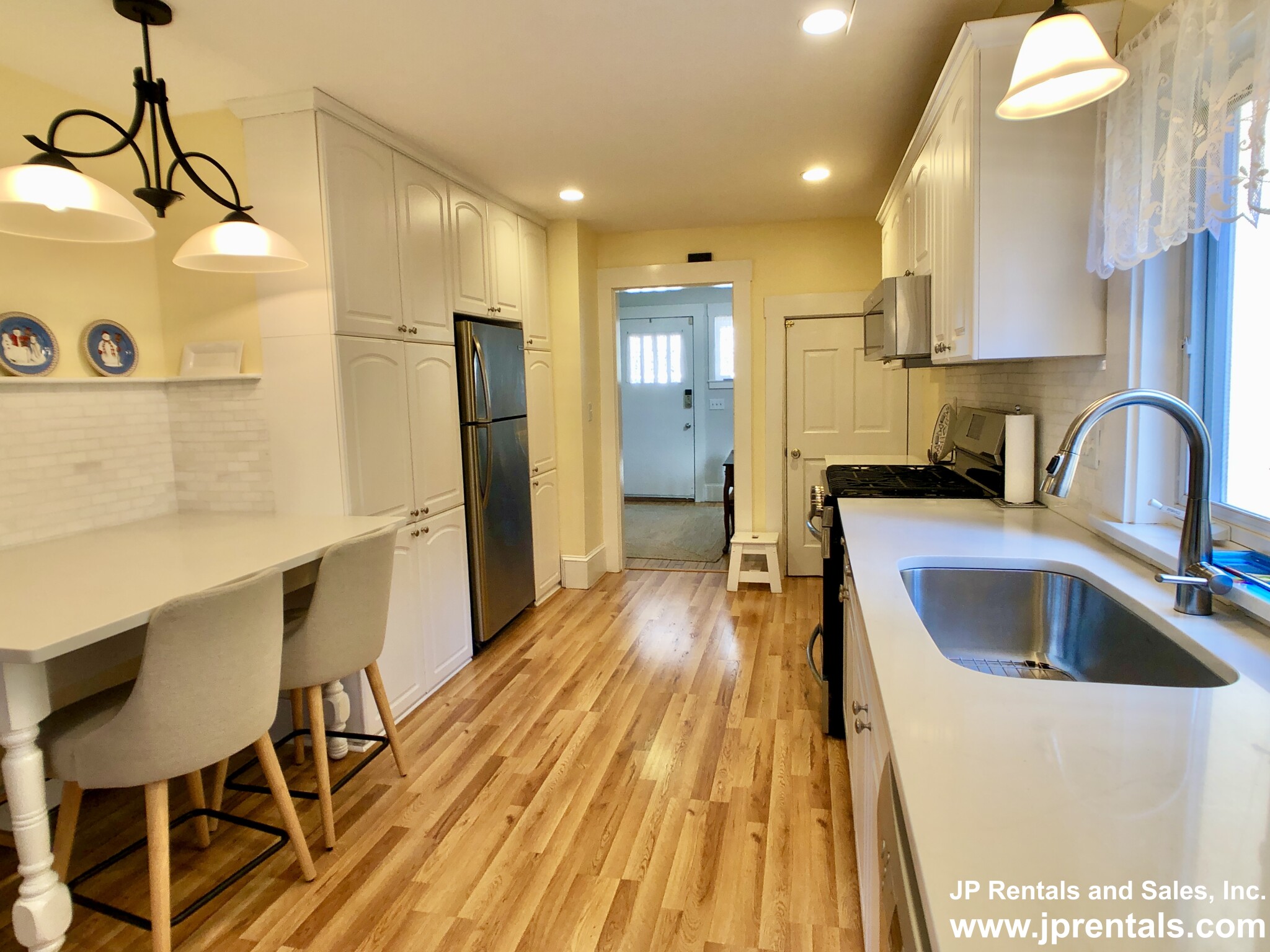 4 bed, 3 bath apartment for rent at 5 Parkwood Ter Unit 1 CO, Jamaica Plain — photo 3 of 26