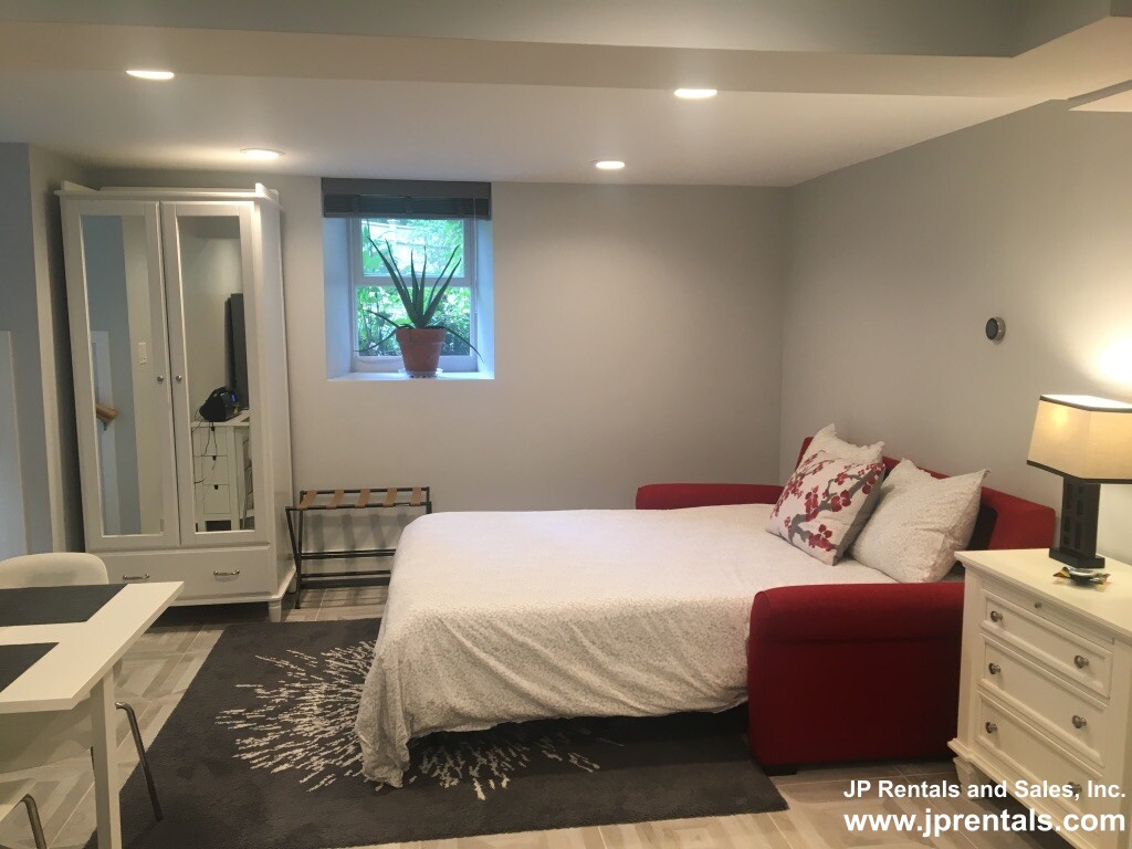 Studio bed, 1 bath apartment for rent at 5 Parkwood Ter Unit B, Jamaica Plain — photo 7 of 20
