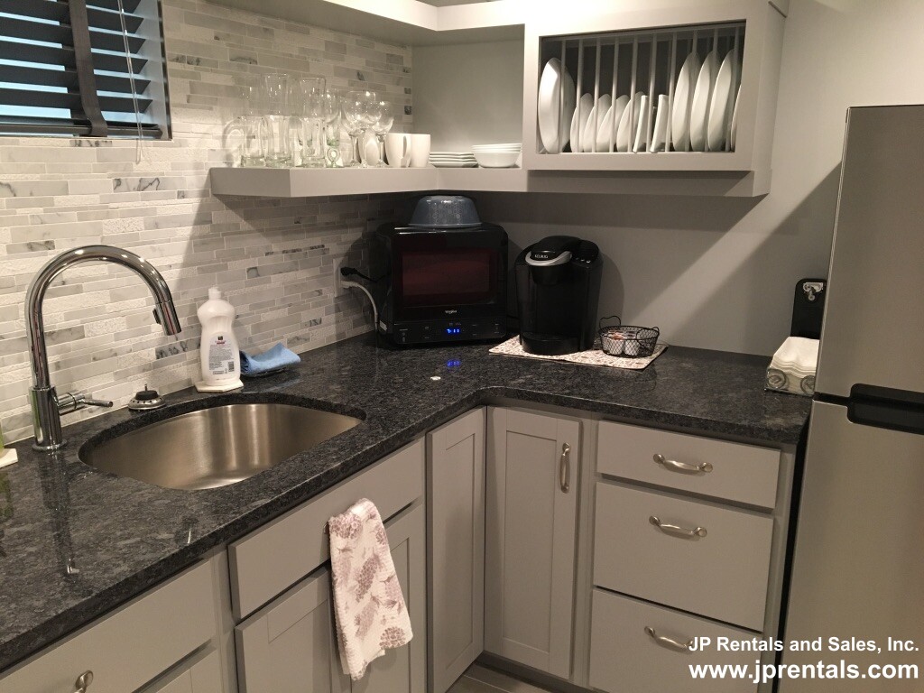 Studio bed, 1 bath apartment for rent at 5 Parkwood Ter Unit B, Jamaica Plain — photo 4 of 20