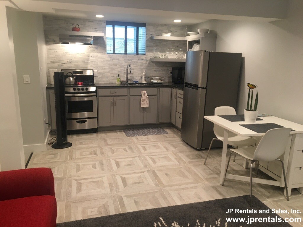 Studio bed, 1 bath apartment for rent at 5 Parkwood Ter Unit B, Jamaica Plain