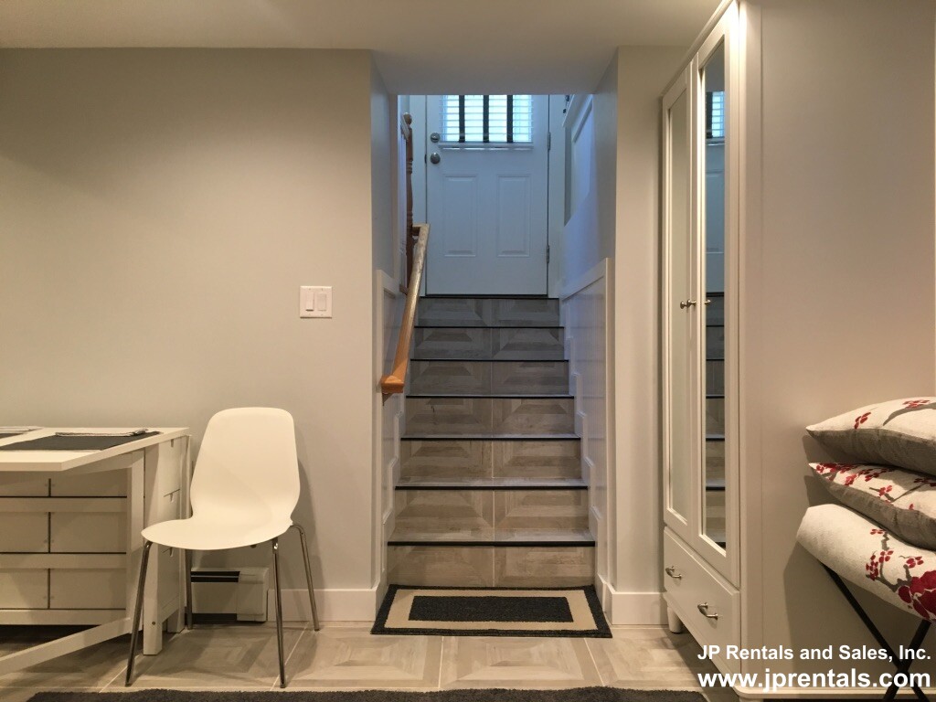 Studio bed, 1 bath apartment for rent at 5 Parkwood Ter Unit B, Jamaica Plain — photo 5 of 20