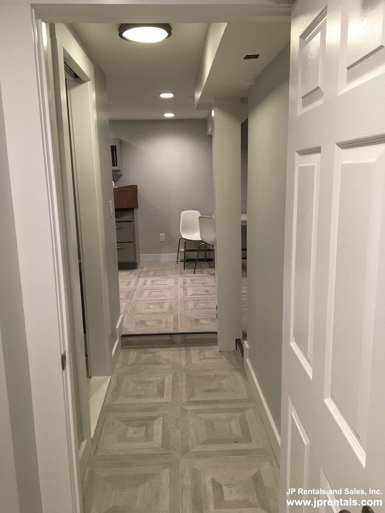 Studio bed, 1 bath apartment for rent at 5 Parkwood Ter Unit B, Jamaica Plain — photo 17 of 20