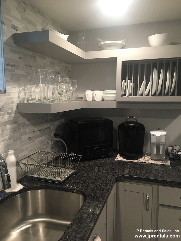 Studio bed, 1 bath apartment for rent at 5 Parkwood Ter Unit B, Jamaica Plain — photo 3 of 20
