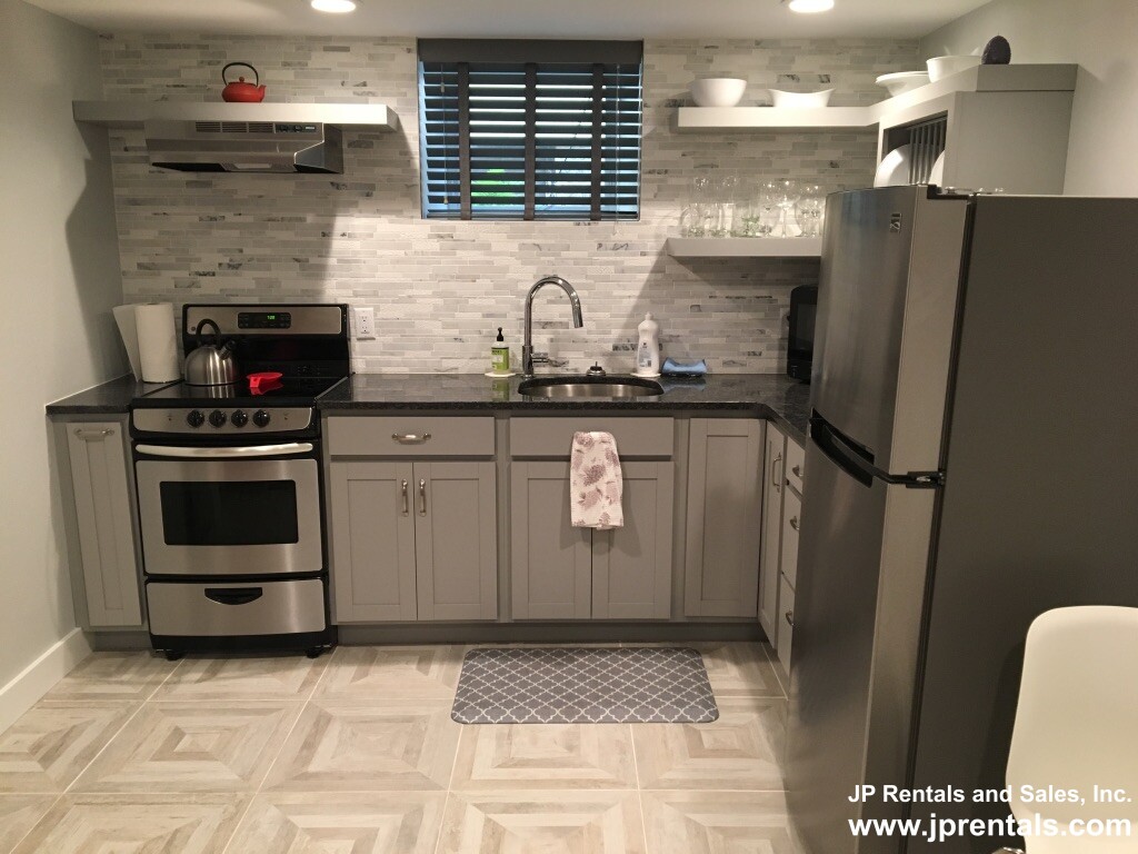 Studio bed, 1 bath apartment for rent at 5 Parkwood Ter Unit B, Jamaica Plain — photo 2 of 20