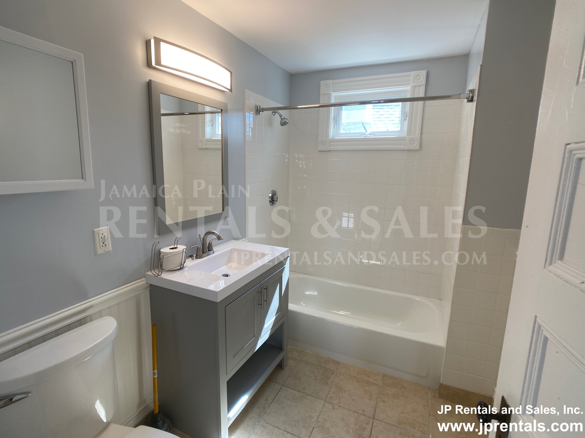 154 Poplar St, Roslindale