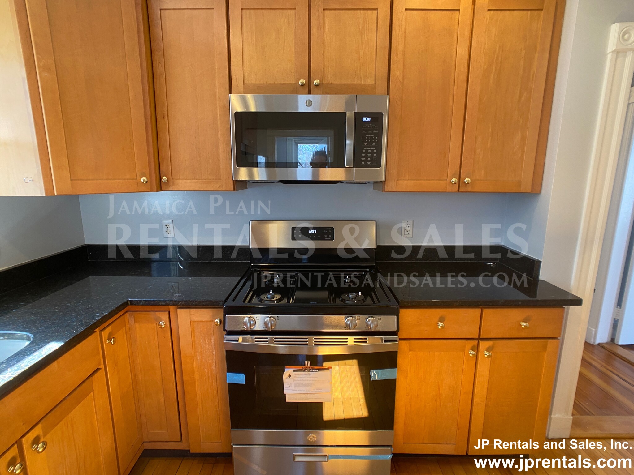 154 Poplar St, Roslindale