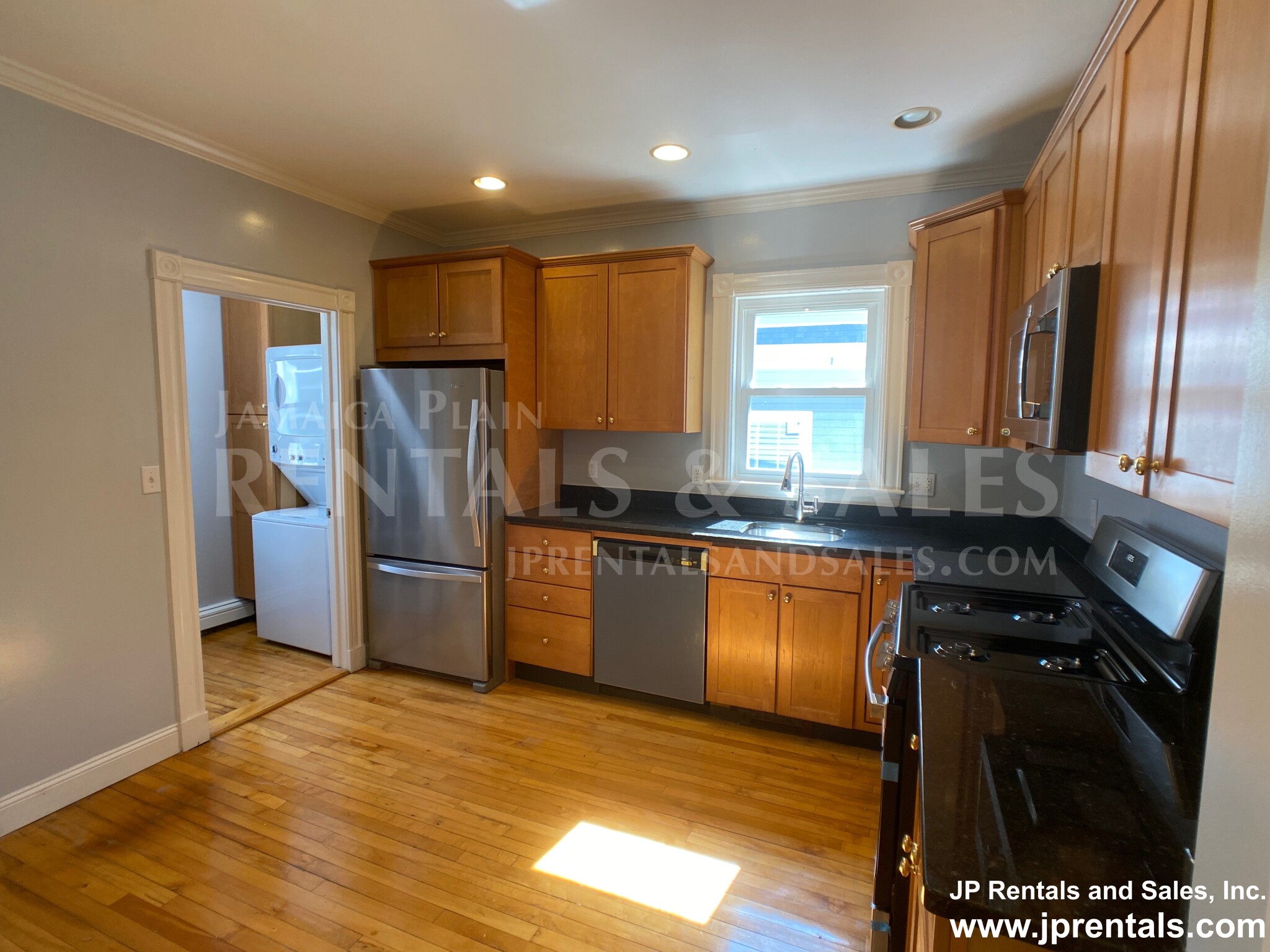 154 Poplar St, Roslindale