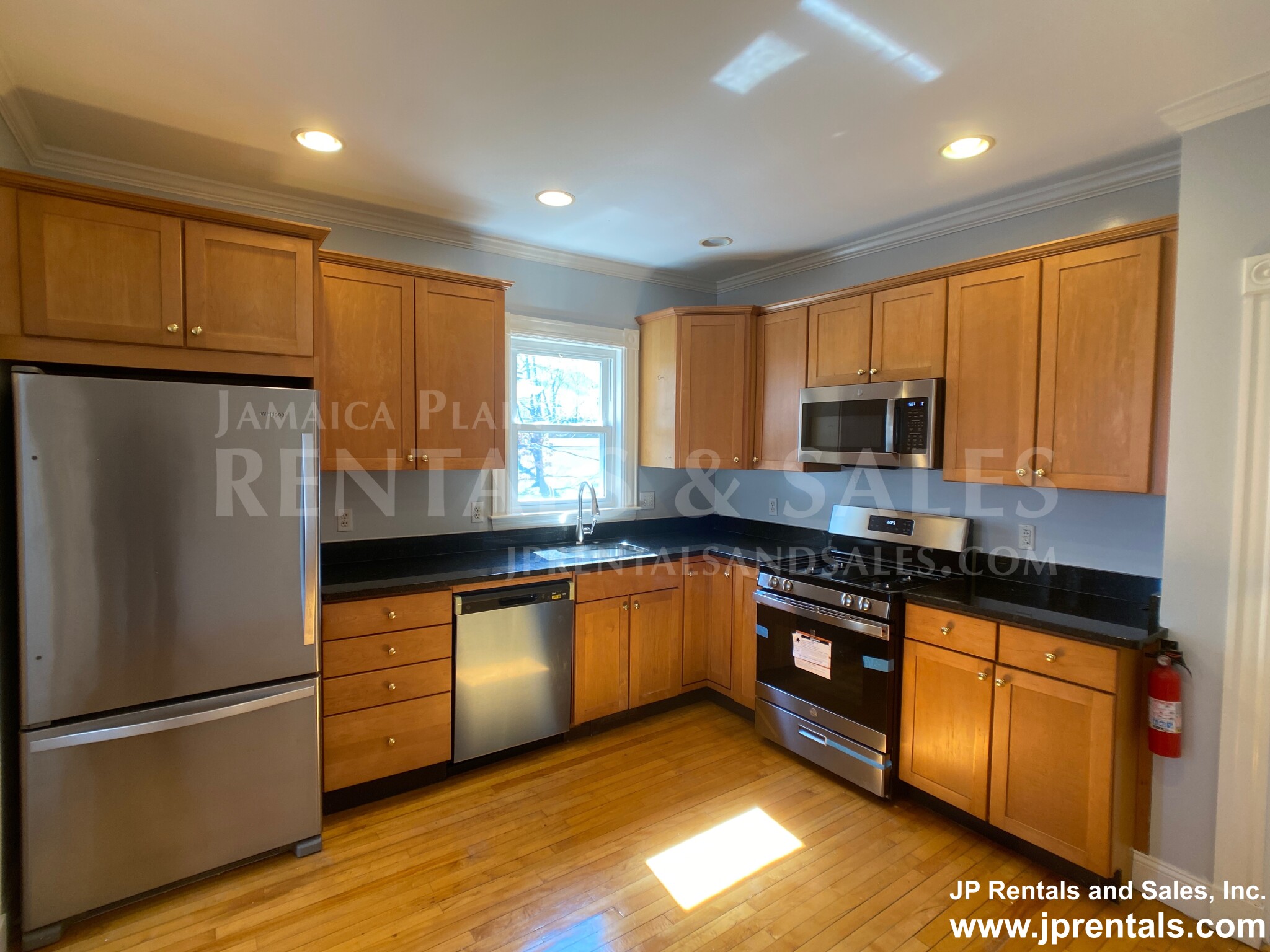 154 Poplar St, Roslindale