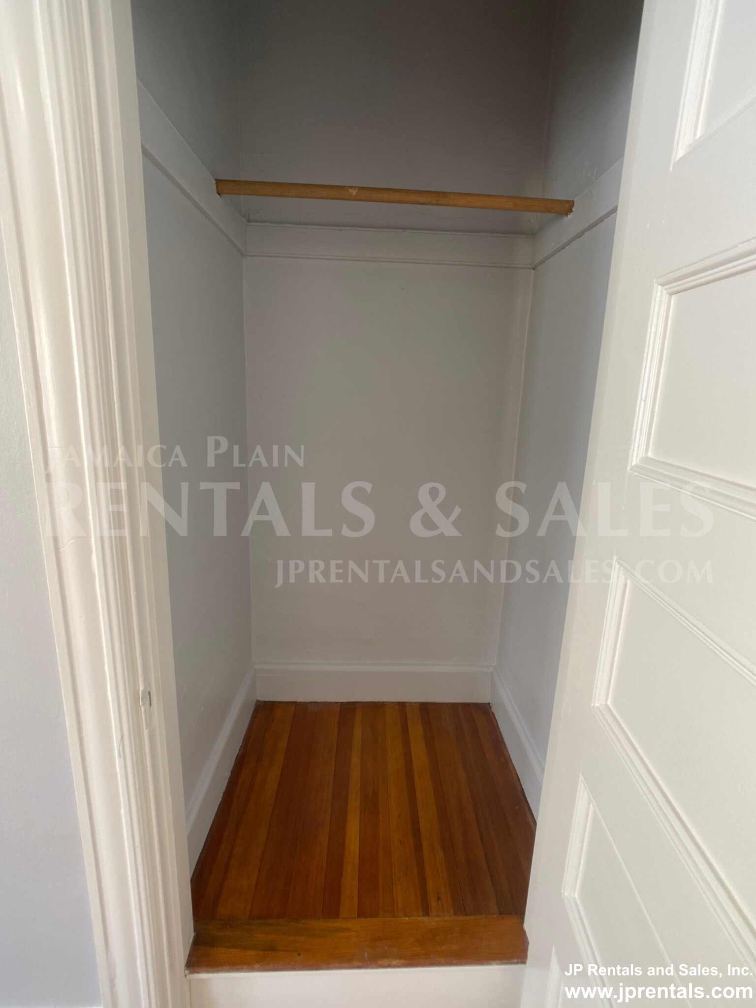 154 Poplar St, Roslindale