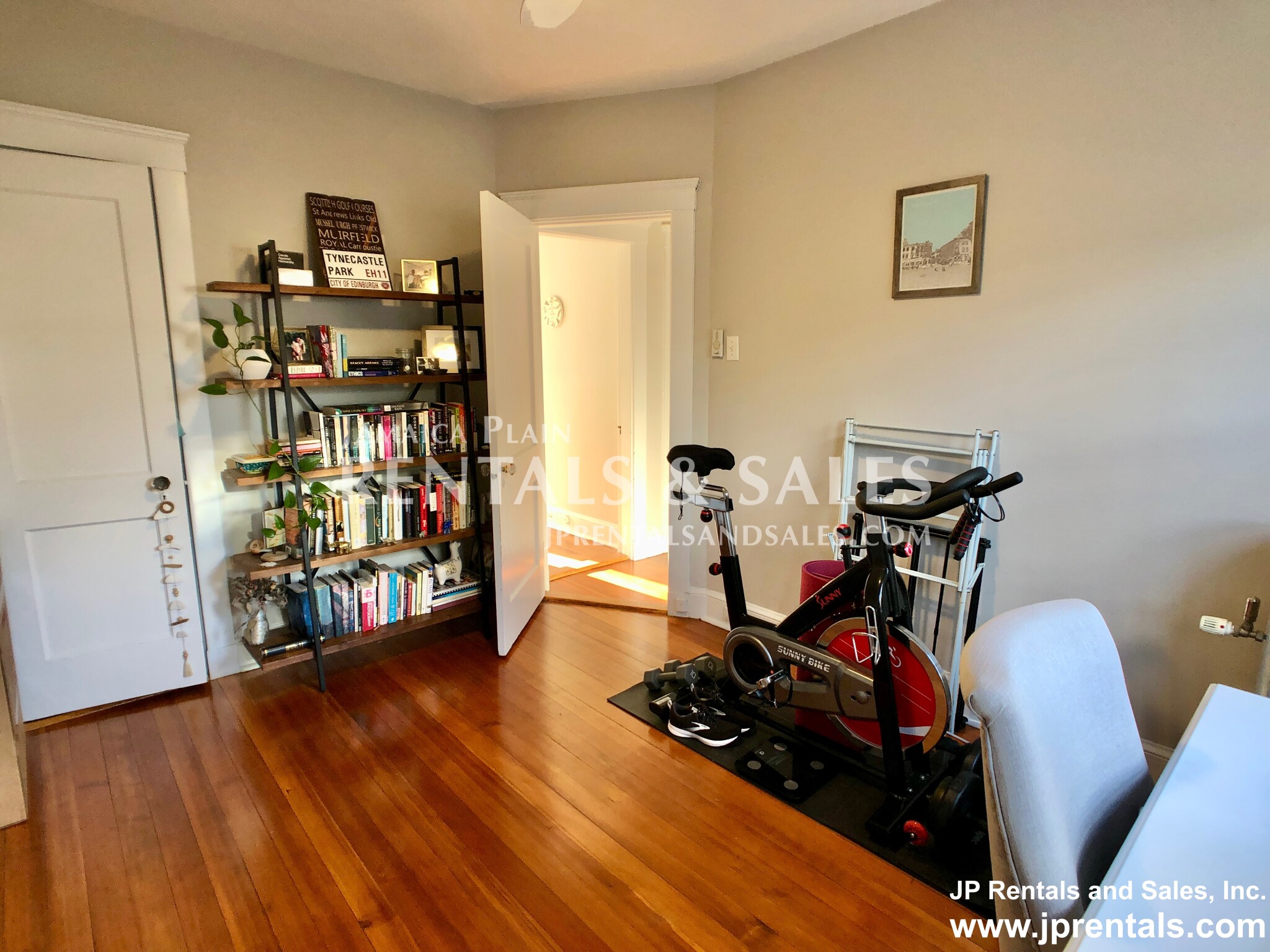 136 Arborway, Jamaica Plain