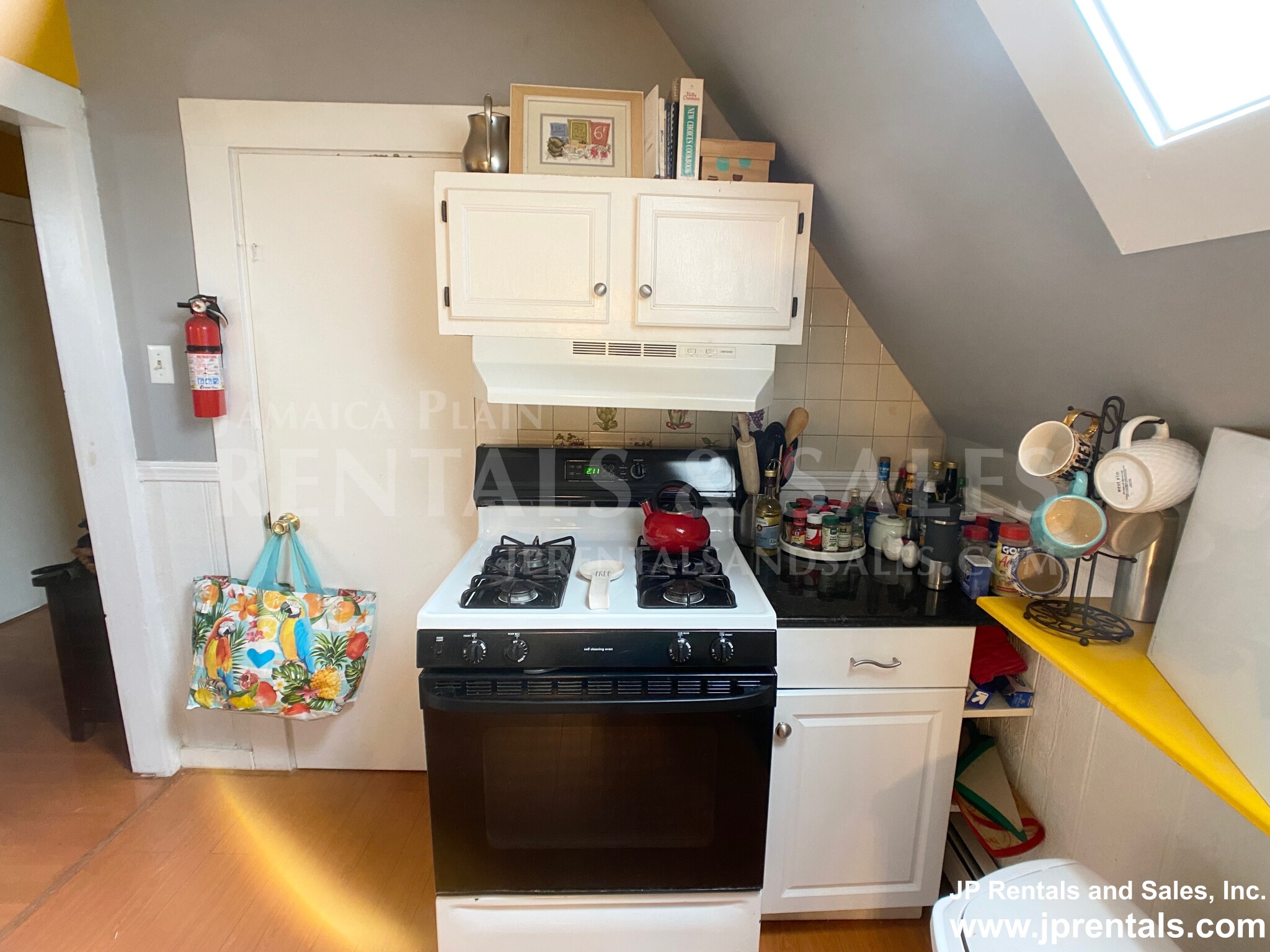 51 Cornwall St, Jamaica Plain