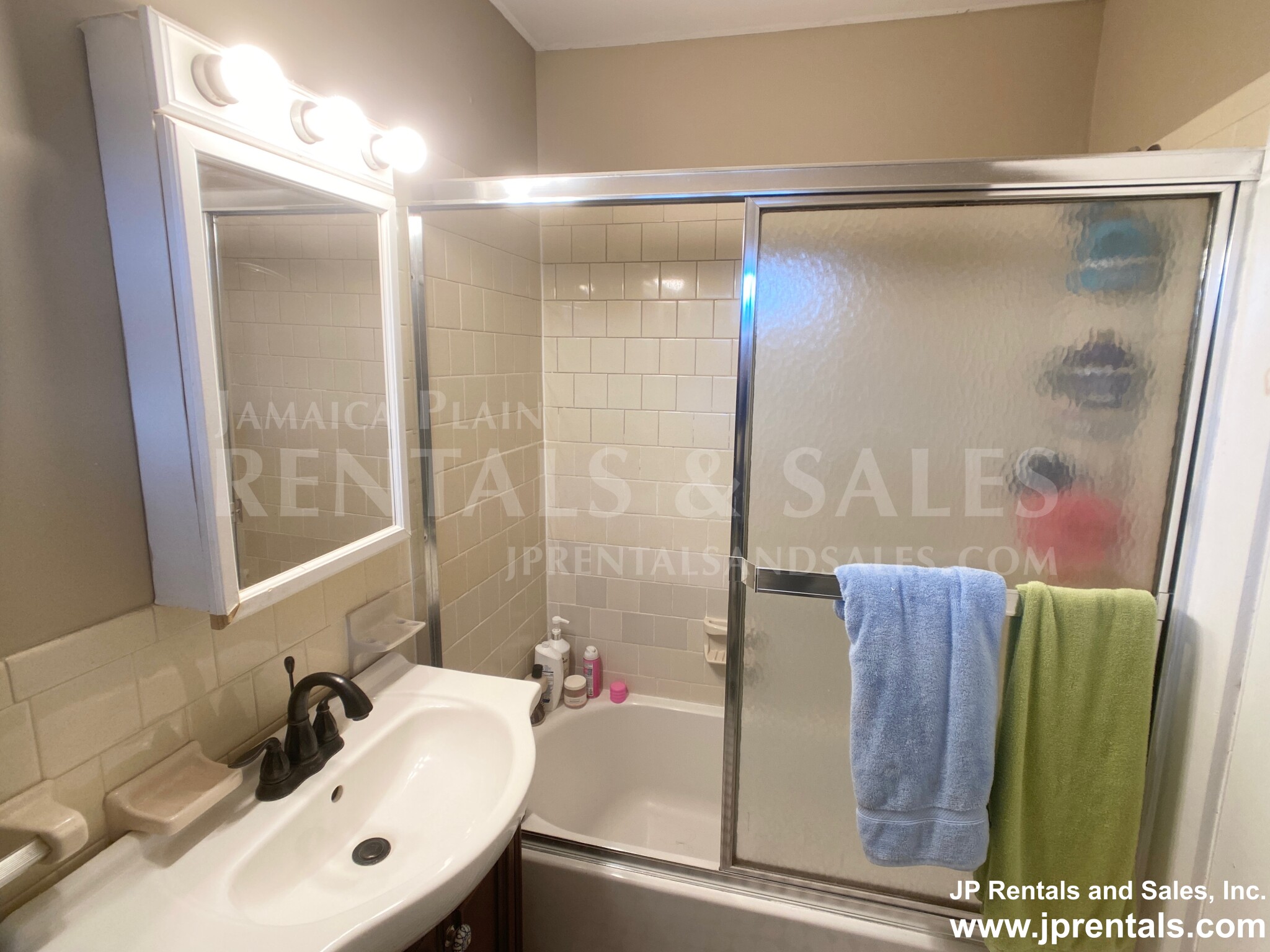 51 Cornwall St, Jamaica Plain