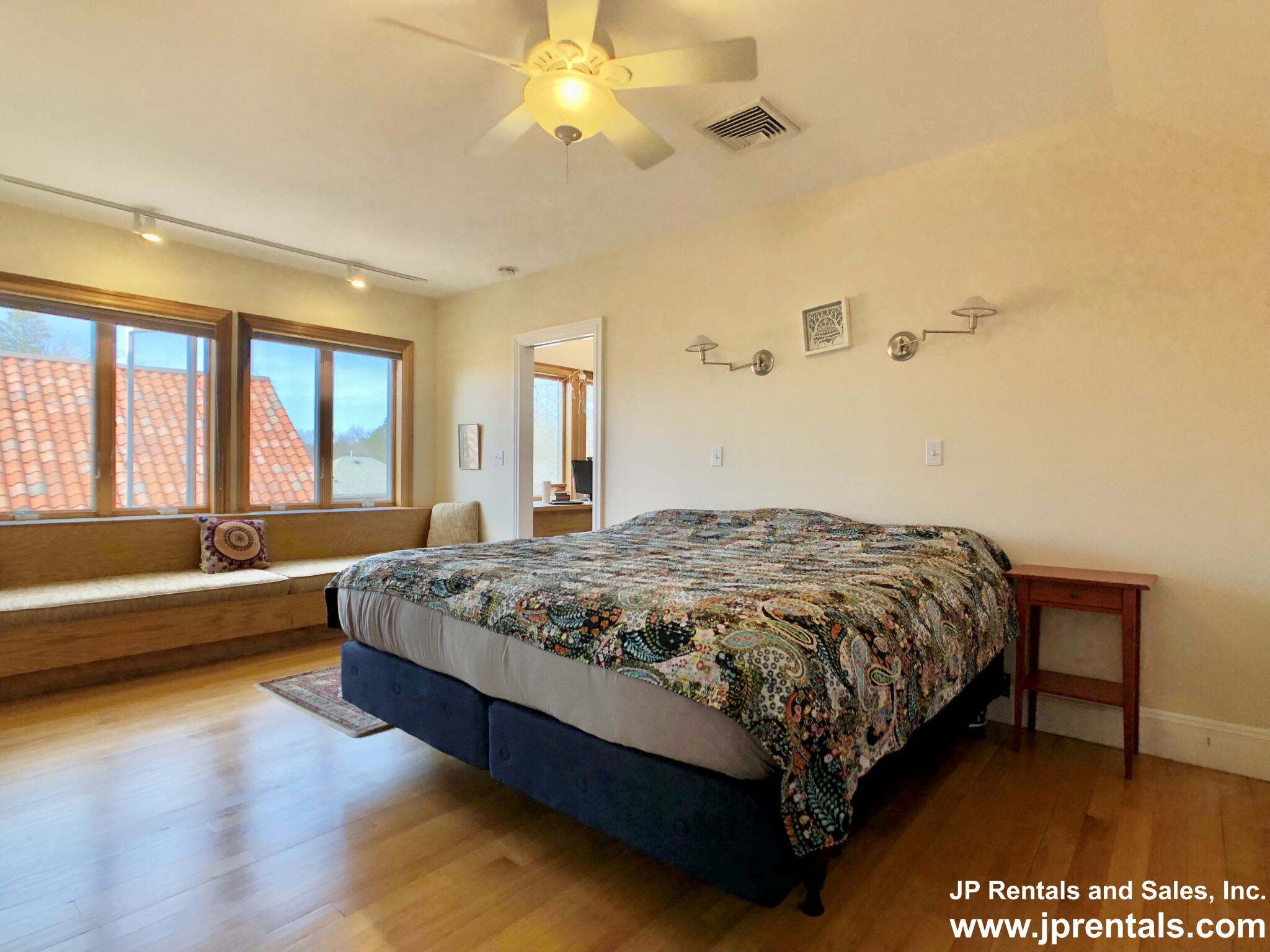 32 Lakeville Rd, Jamaica Plain