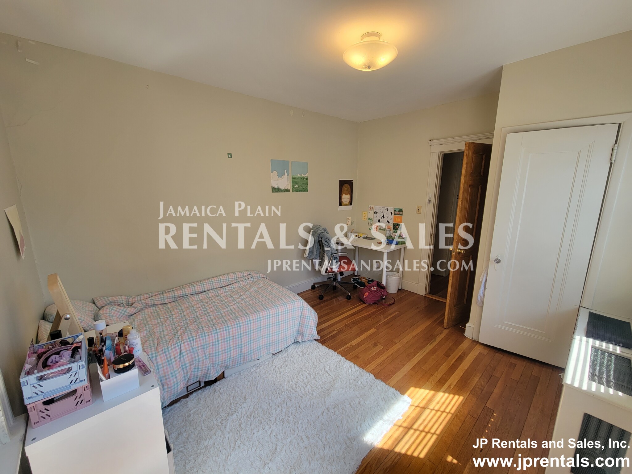 2001 Commonwealth Ave, Brighton