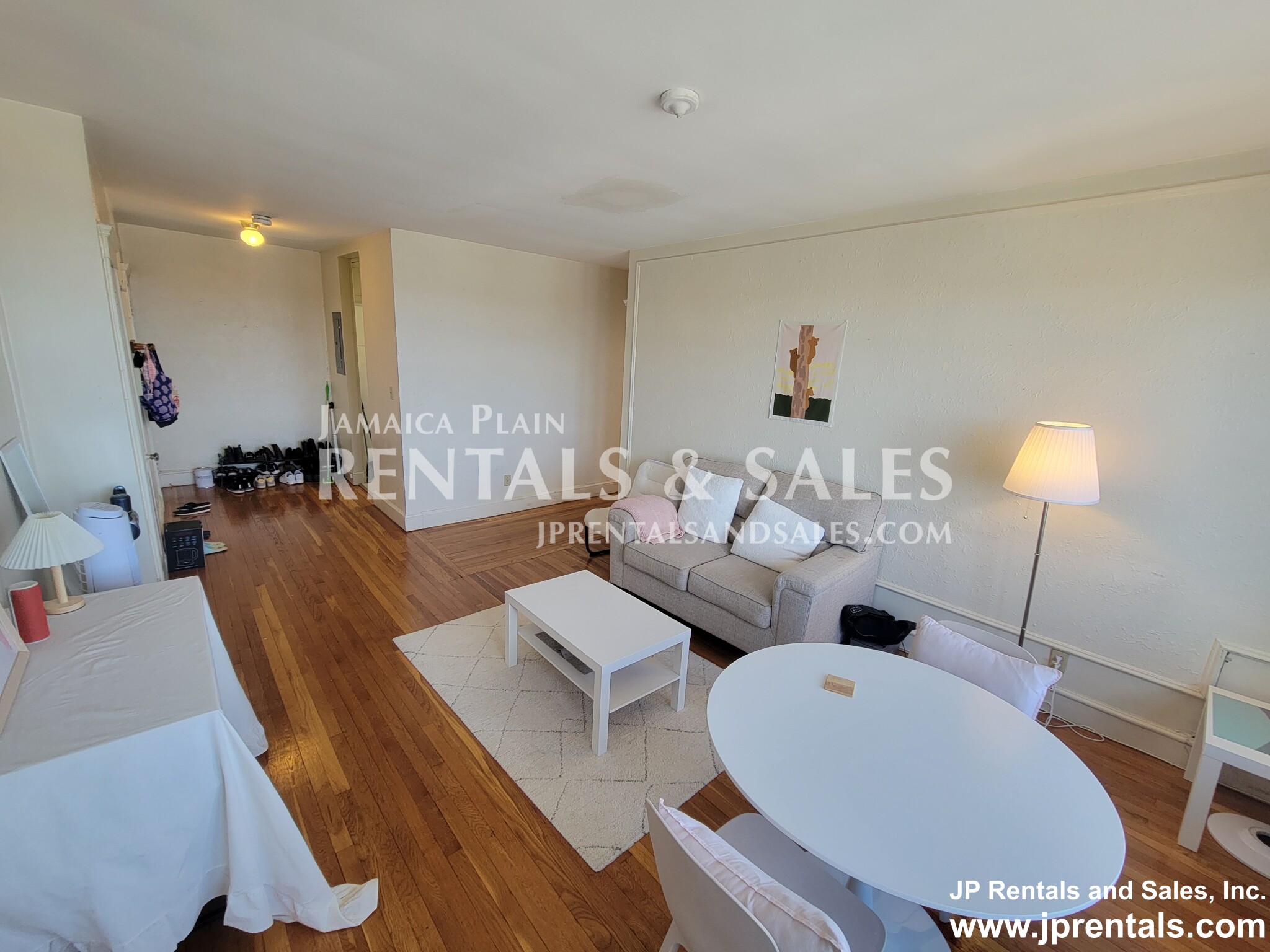 2001 Commonwealth Ave, Brighton