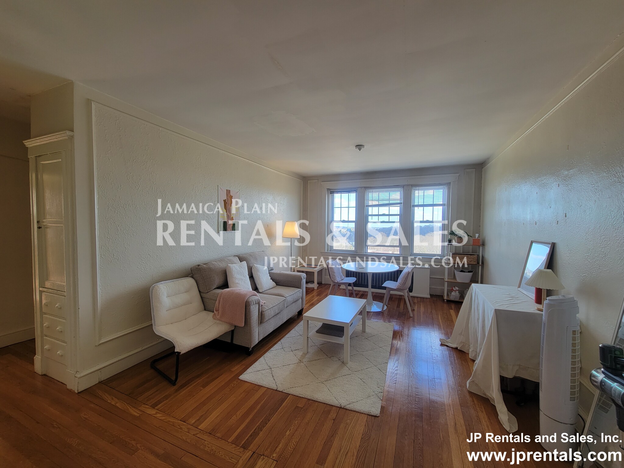 2001 Commonwealth Ave, Brighton