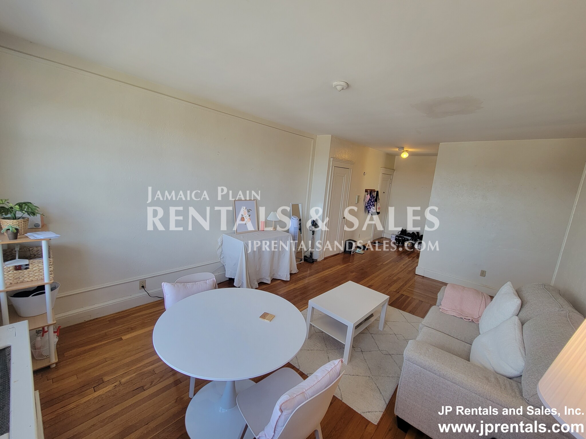 2001 Commonwealth Ave, Brighton