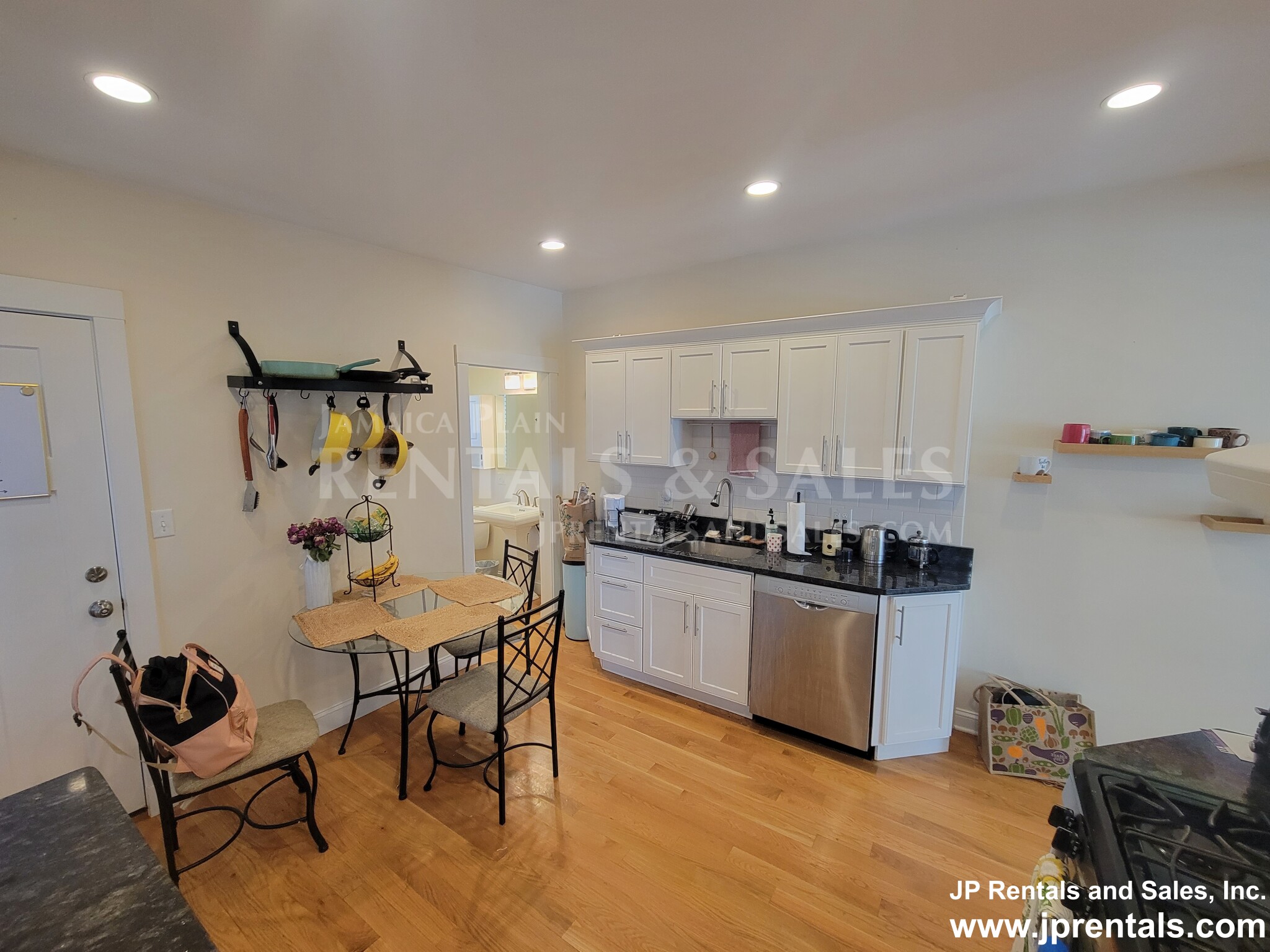 31 Parkton Rd, Jamaica Plain