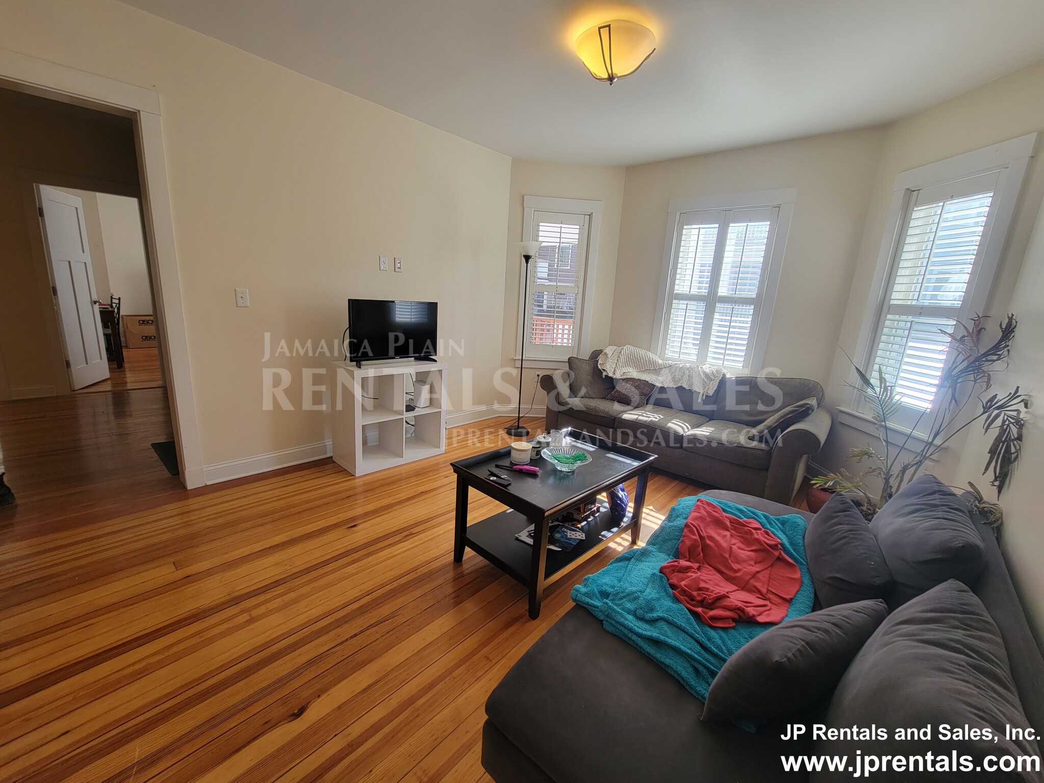 31 Parkton Rd, Jamaica Plain