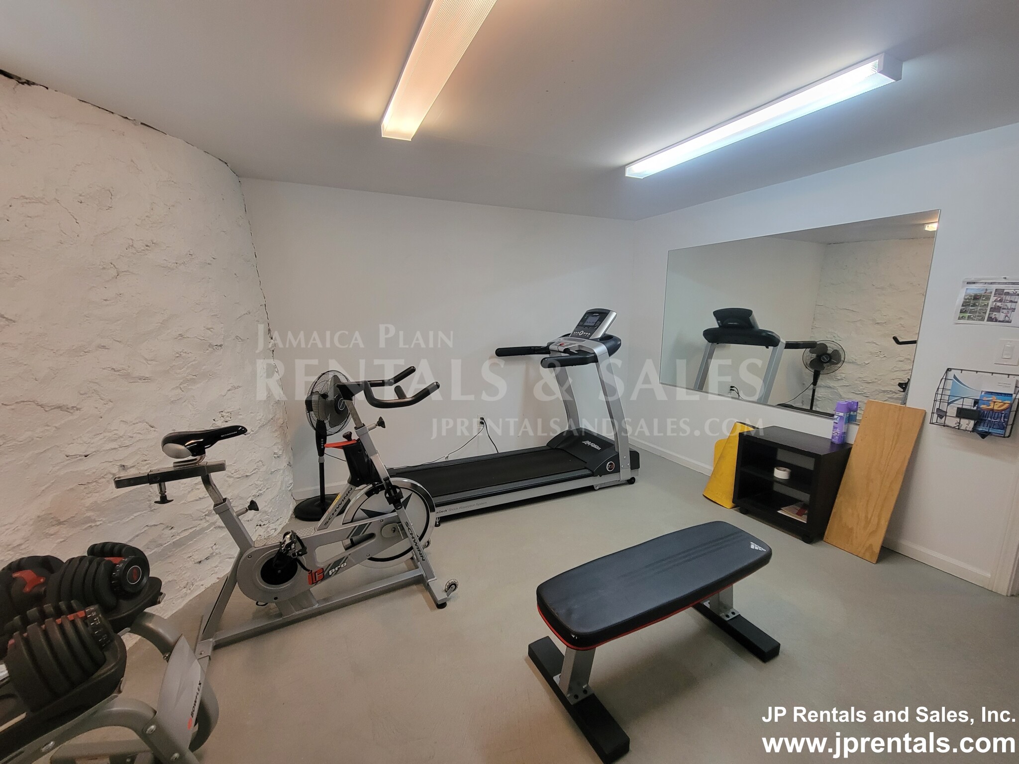 31 Parkton Rd, Jamaica Plain