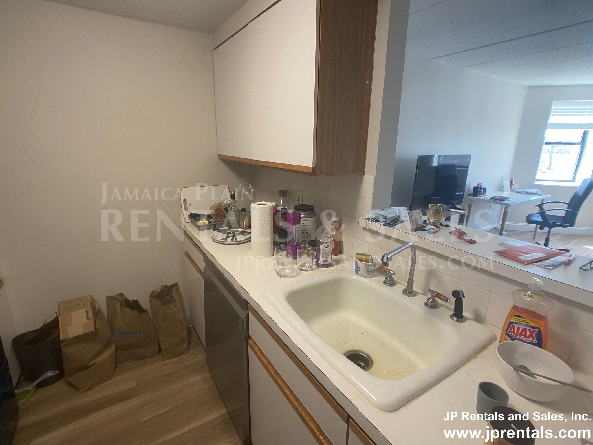 1933 Commonwealth Ave, Brighton