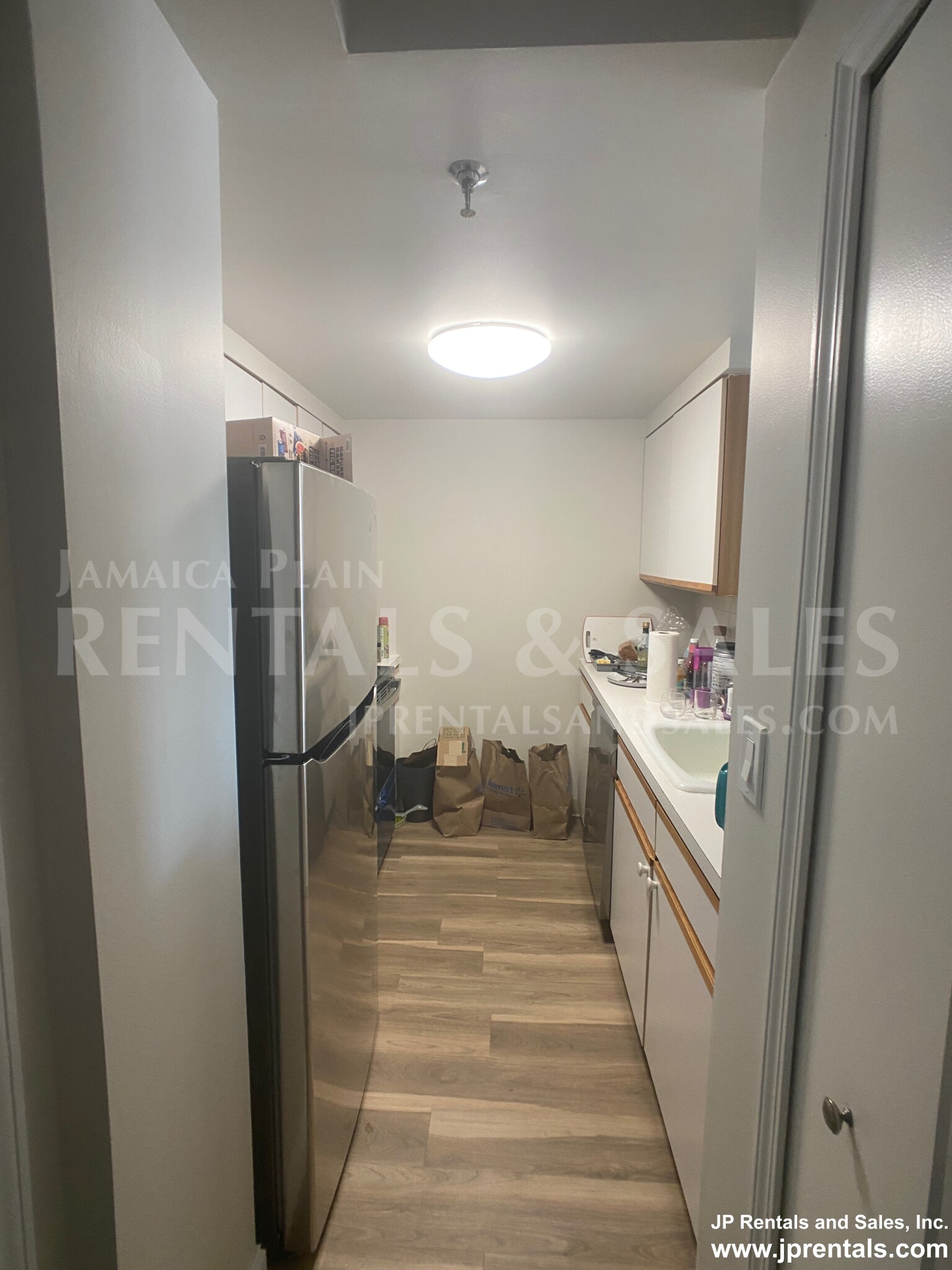 1933 Commonwealth Ave, Brighton