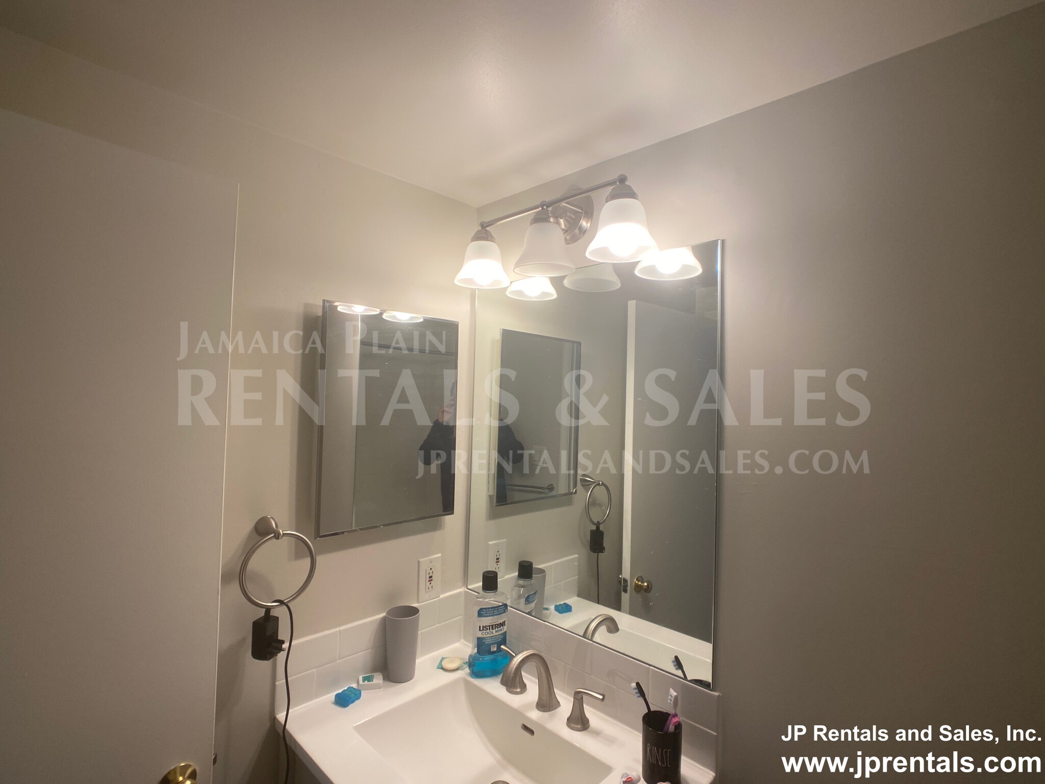 1933 Commonwealth Ave, Brighton