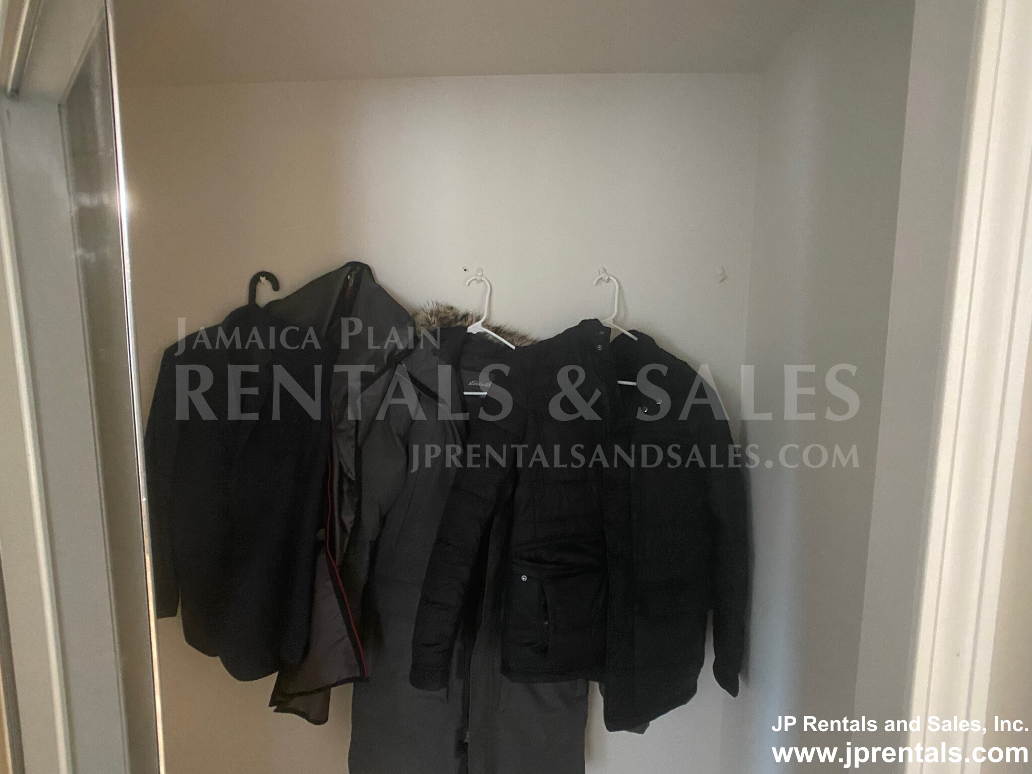 1933 Commonwealth Ave, Brighton