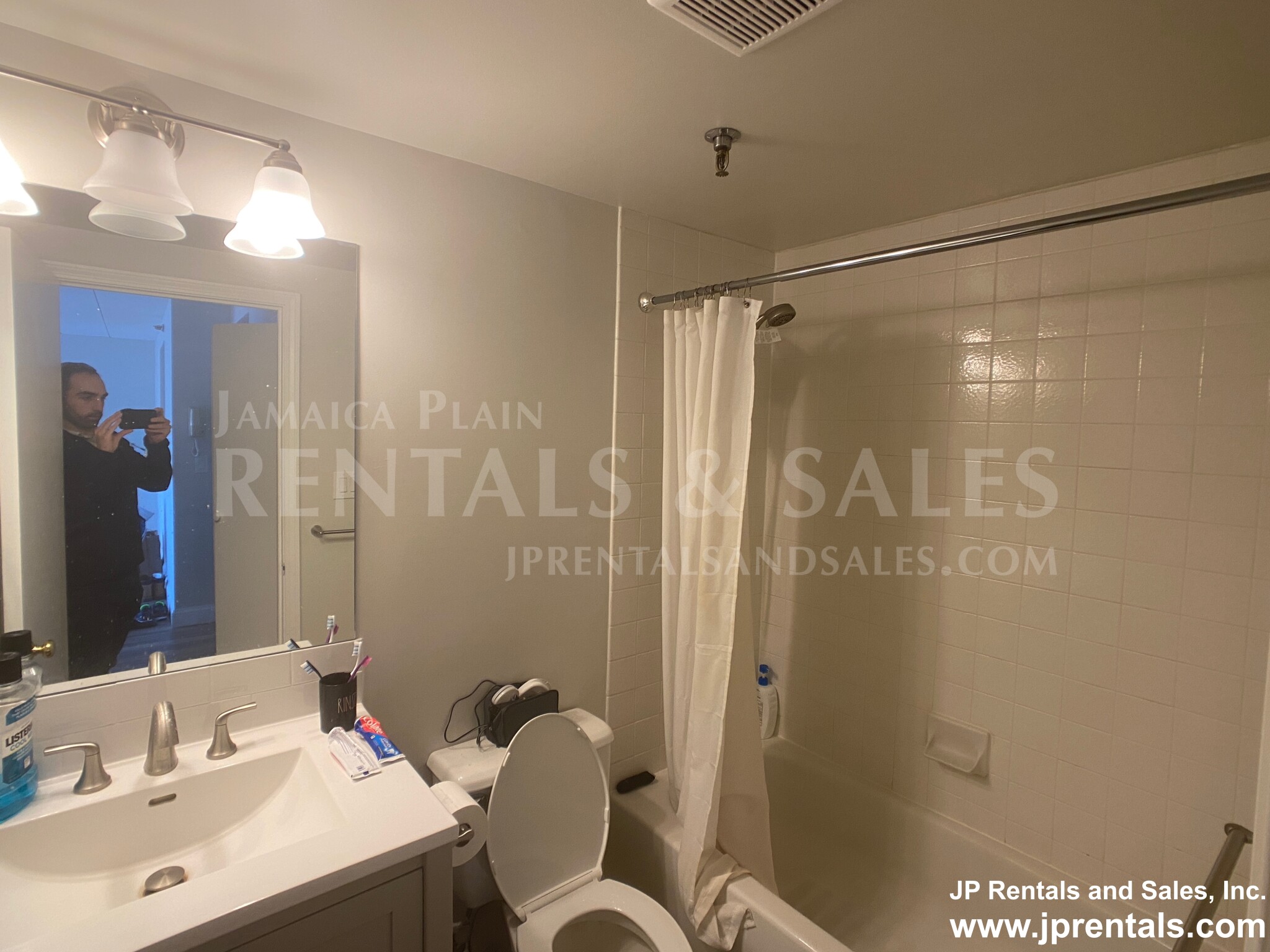 1933 Commonwealth Ave, Brighton