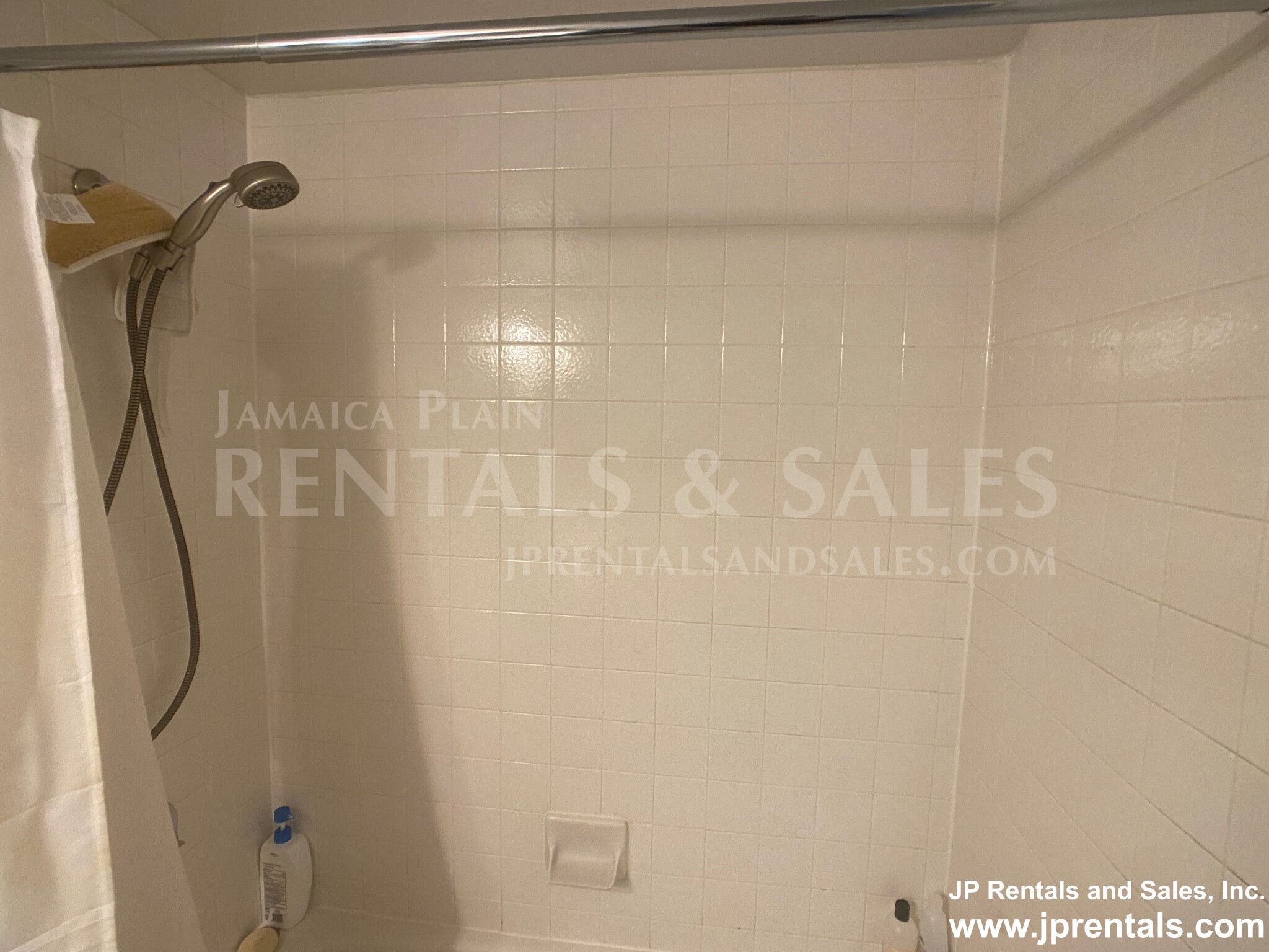 1933 Commonwealth Ave, Brighton