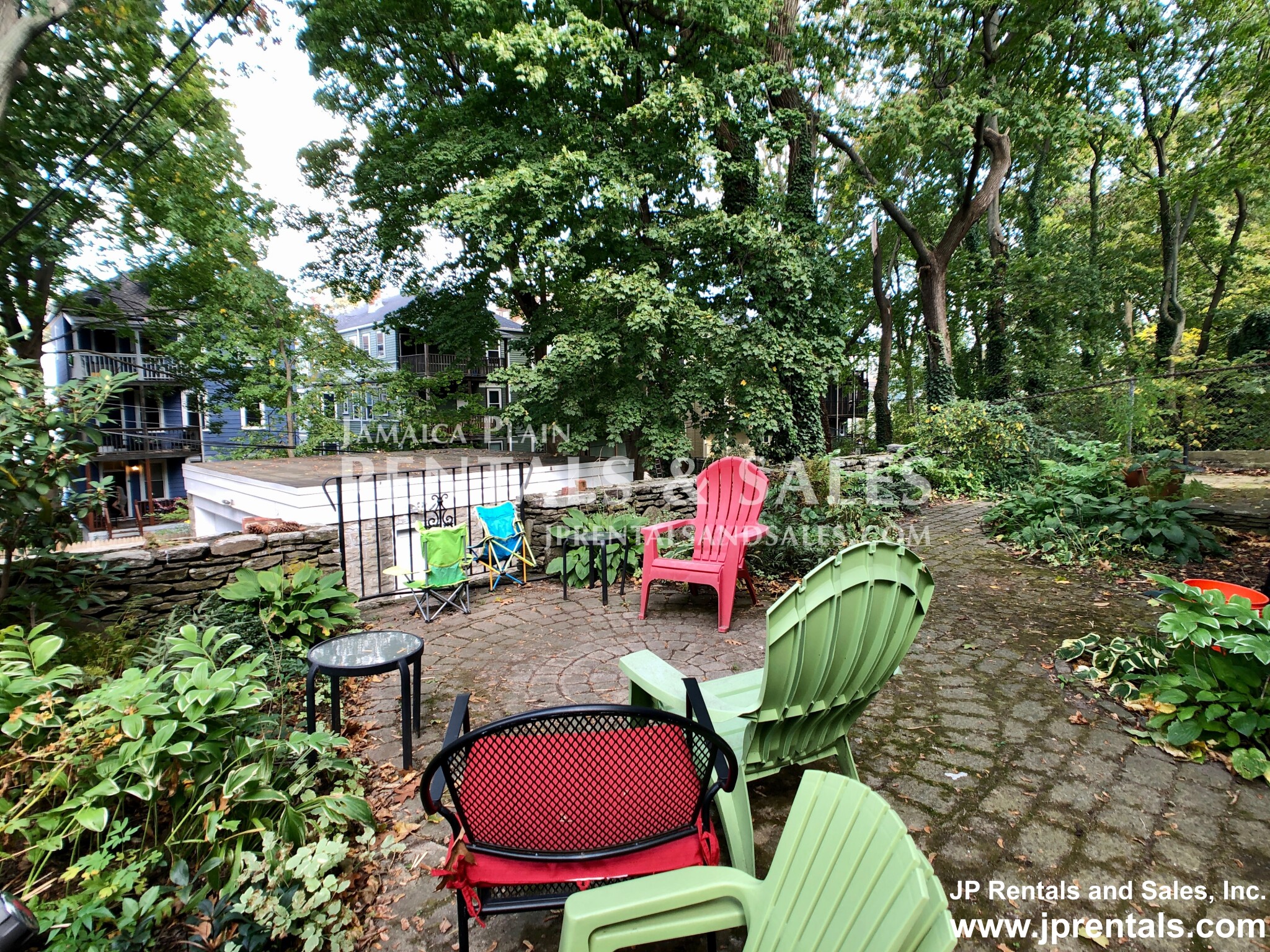 16 Oakview Ter, Jamaica Plain