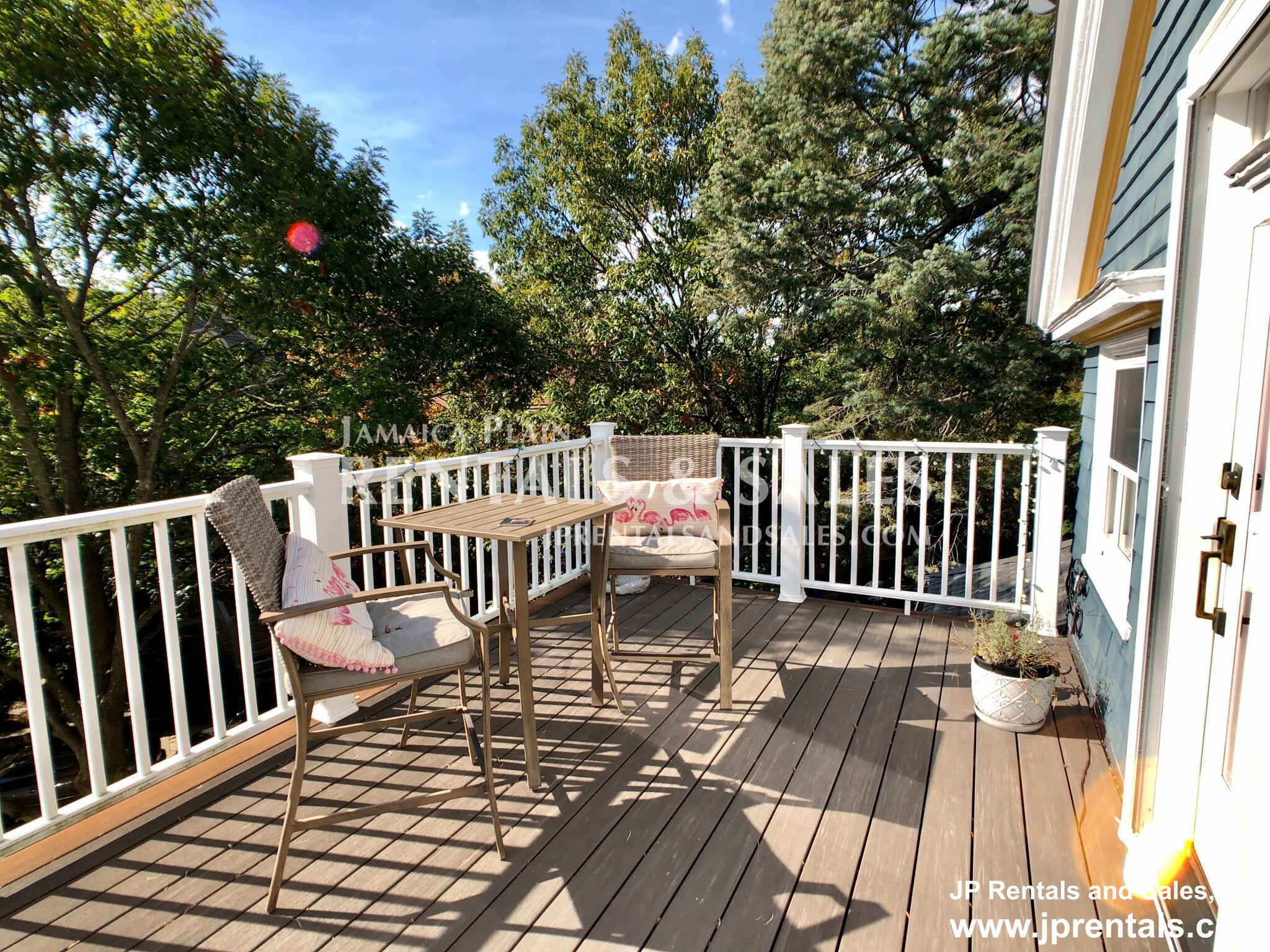 16 Oakview Ter, Jamaica Plain