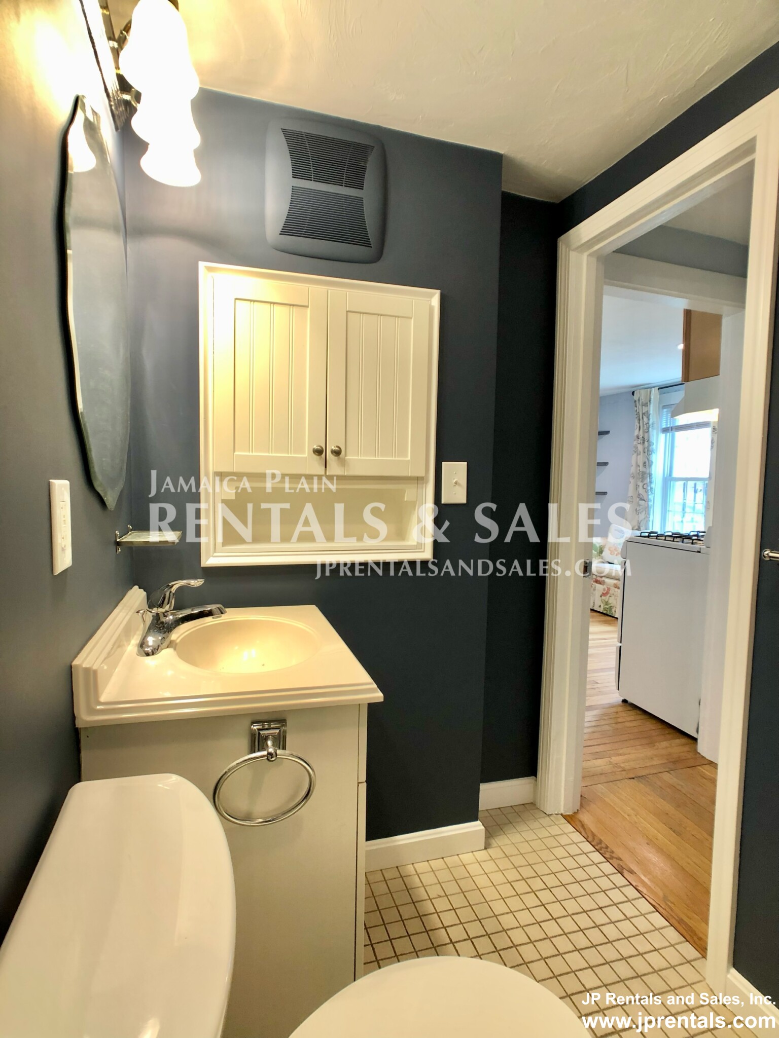 526 Centre St, Jamaica Plain