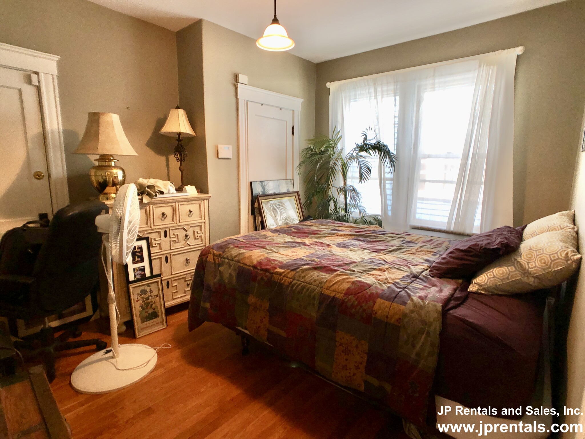 90 Forest Hills St, Jamaica Plain