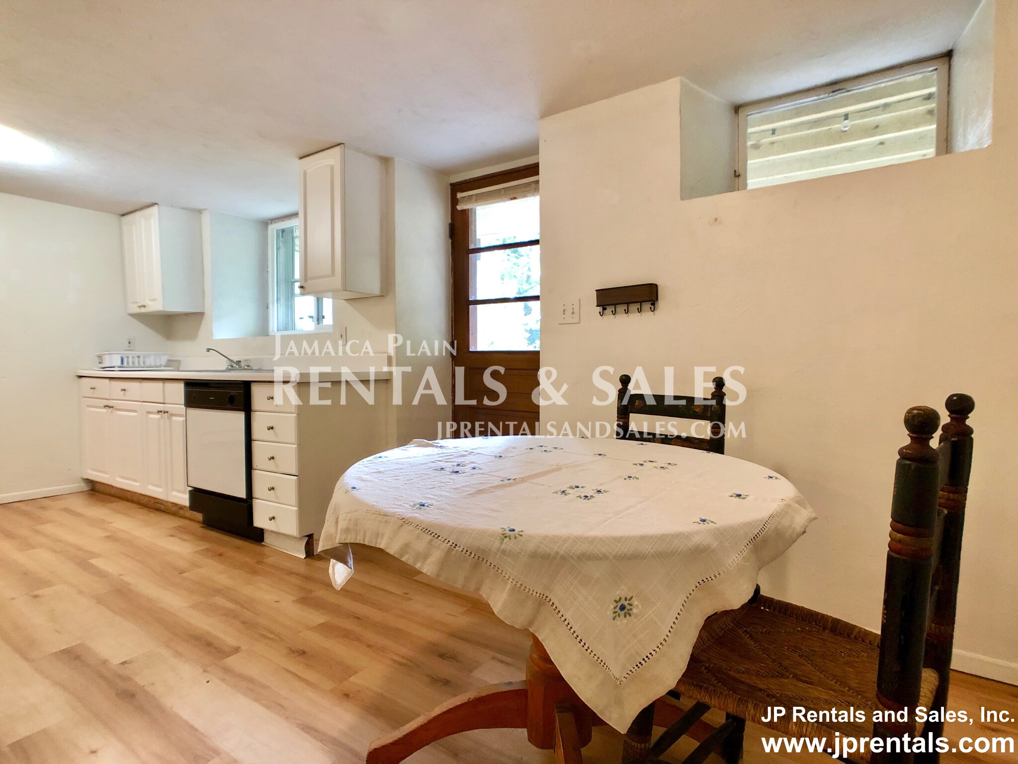 31 Oakview Ter, Jamaica Plain