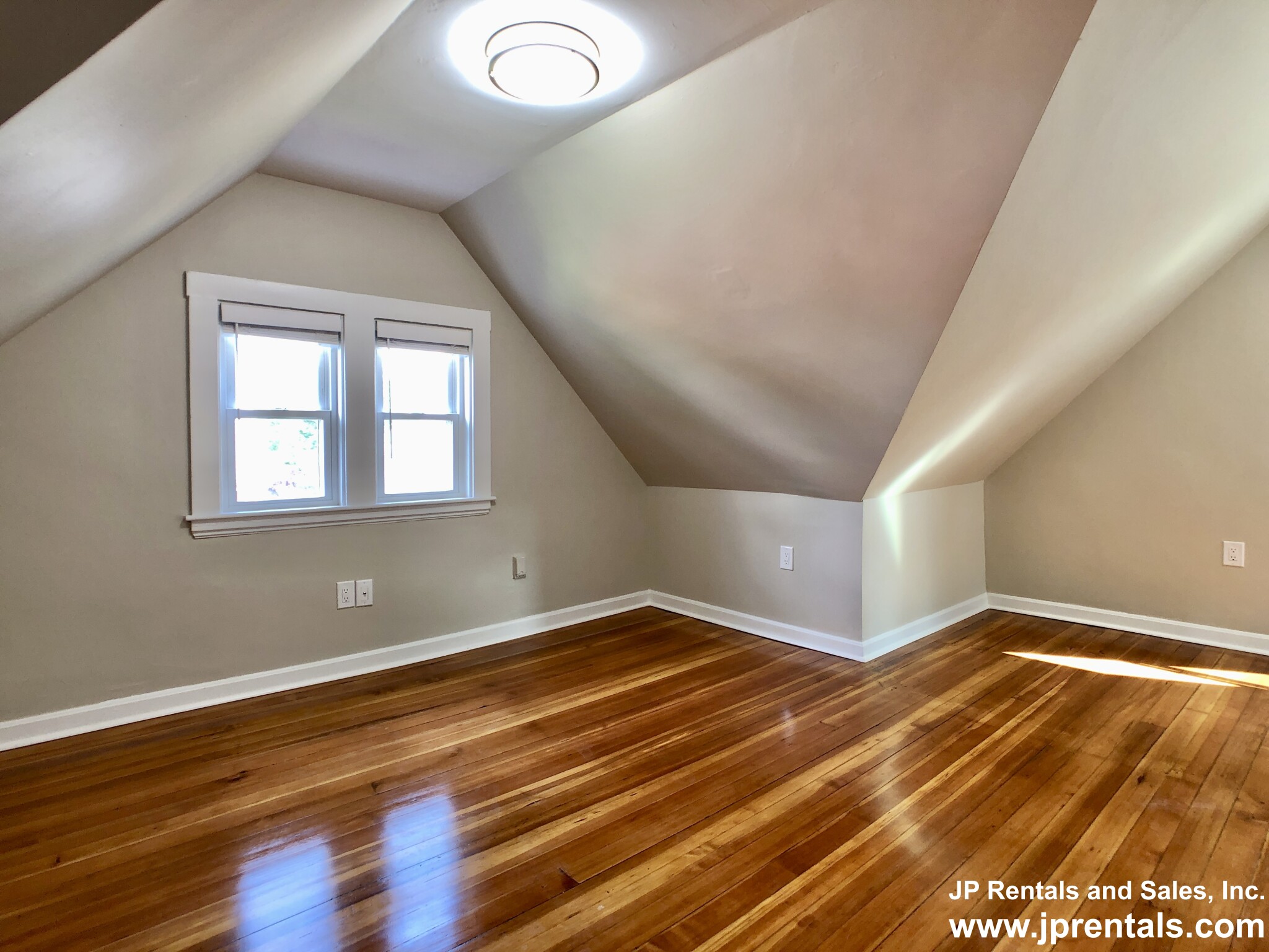 34 Evergreen St, Jamaica Plain