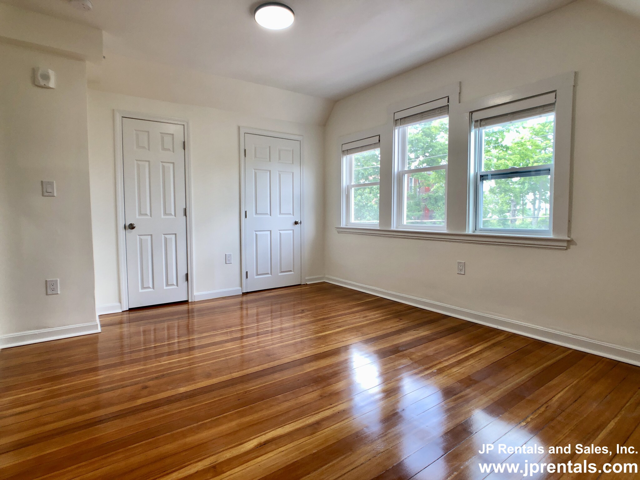 34 Evergreen St, Jamaica Plain