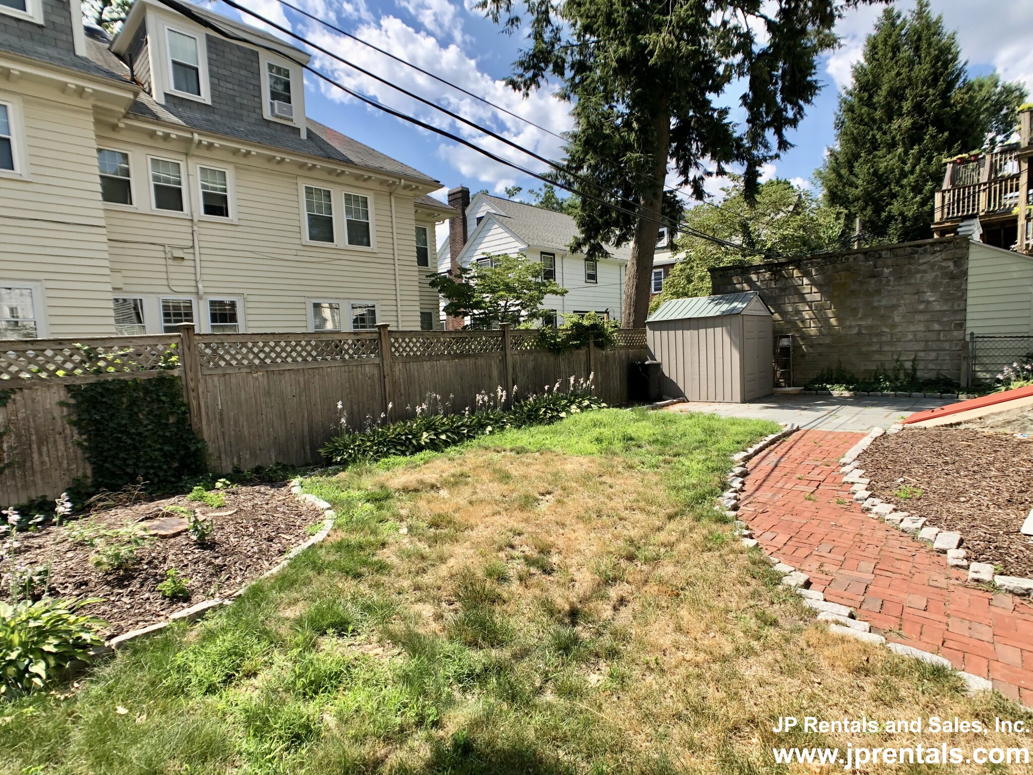 39 Goldsmith St, Jamaica Plain