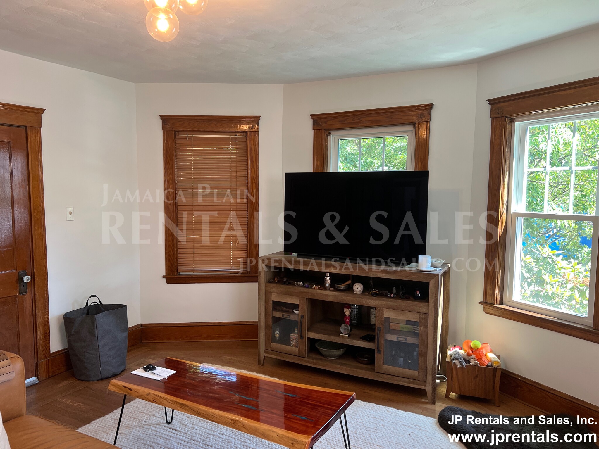 97 Rossmore Rd, Jamaica Plain