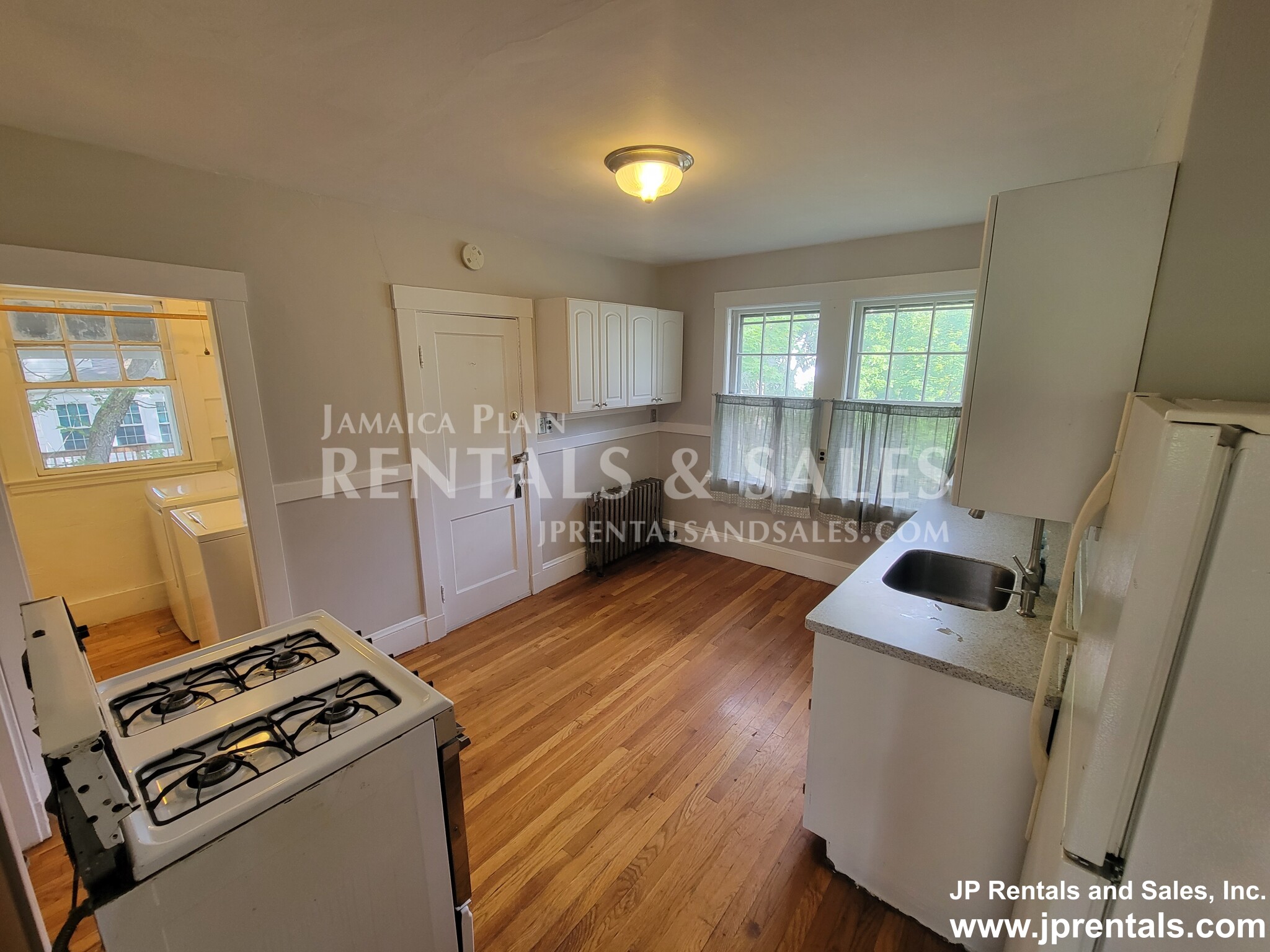 108 Bourne St, Jamaica Plain