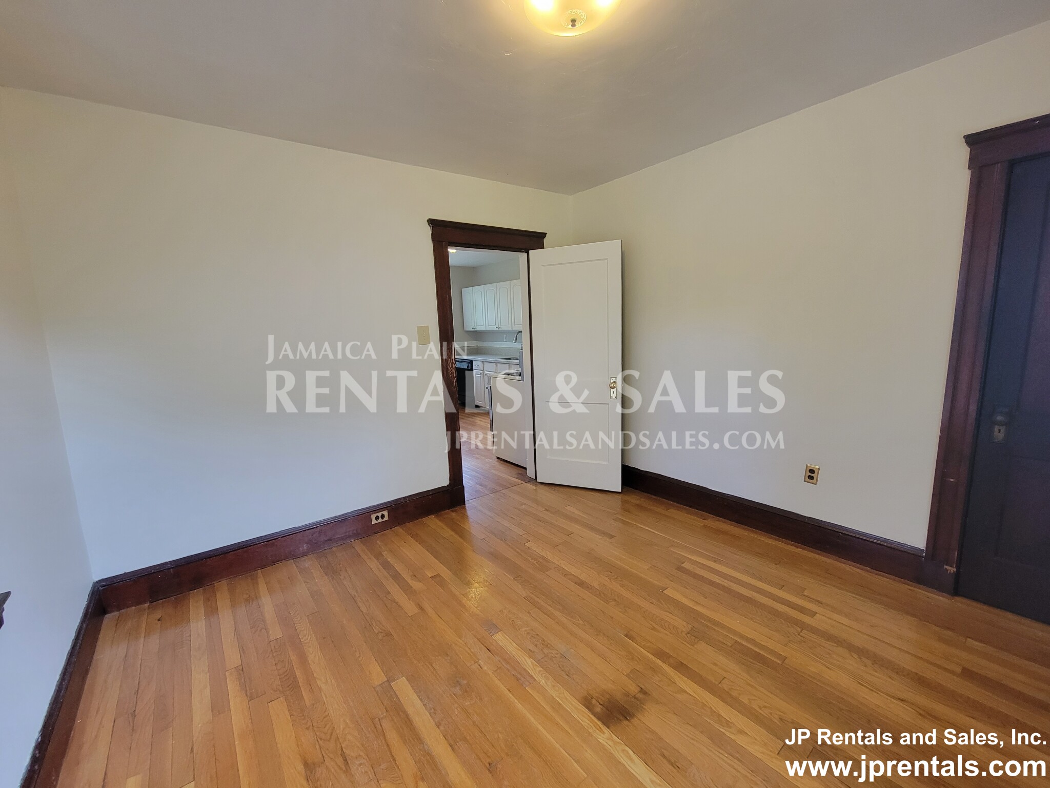 108 Bourne St, Jamaica Plain