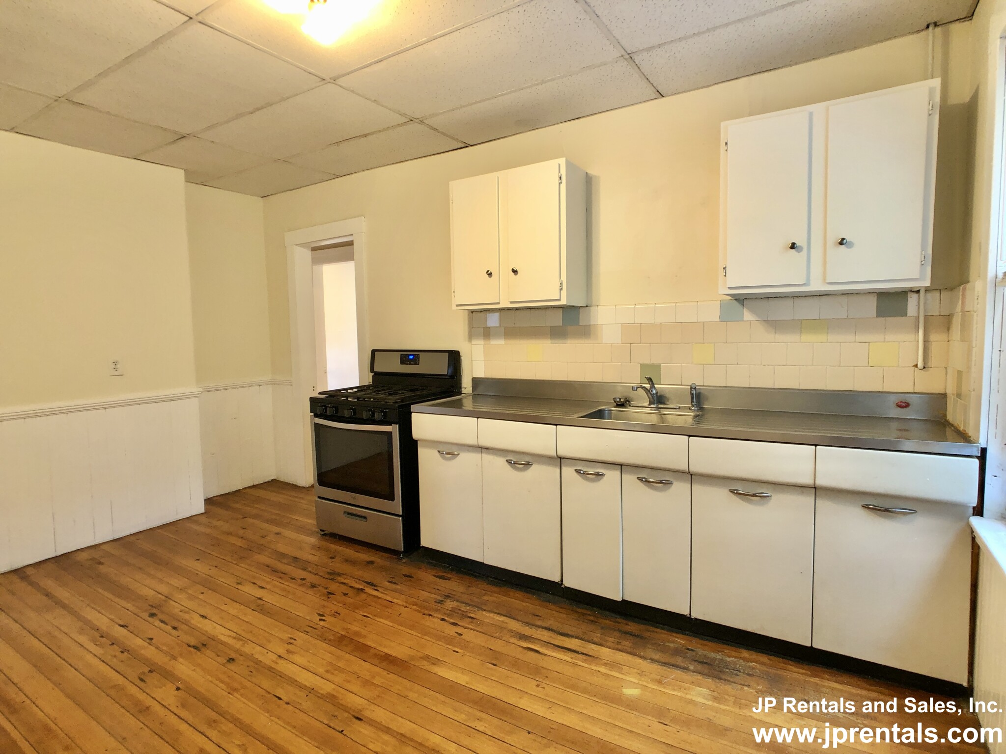 64 Parkton Rd, Jamaica Plain