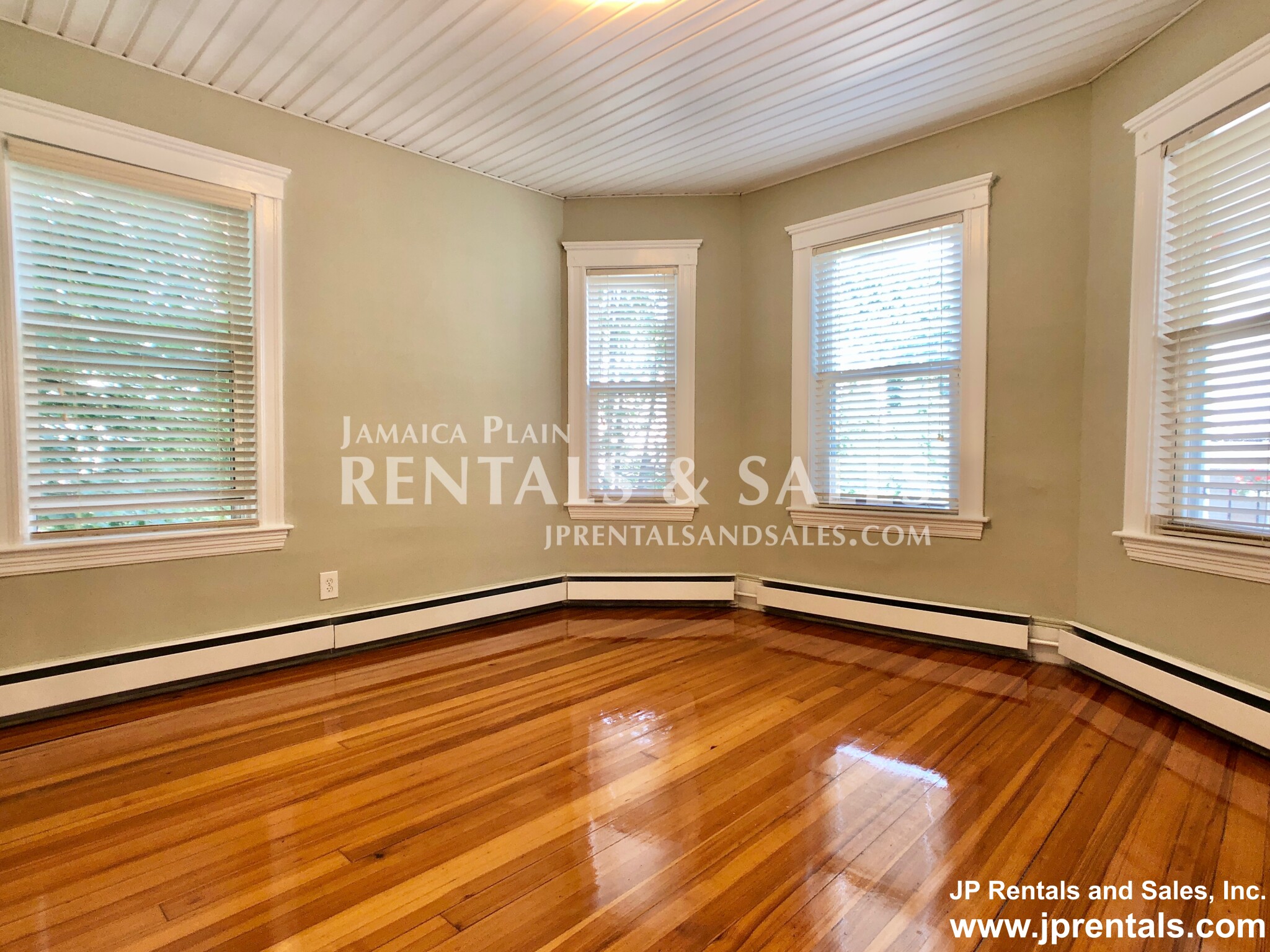 44 Parkton Rd, Jamaica Plain