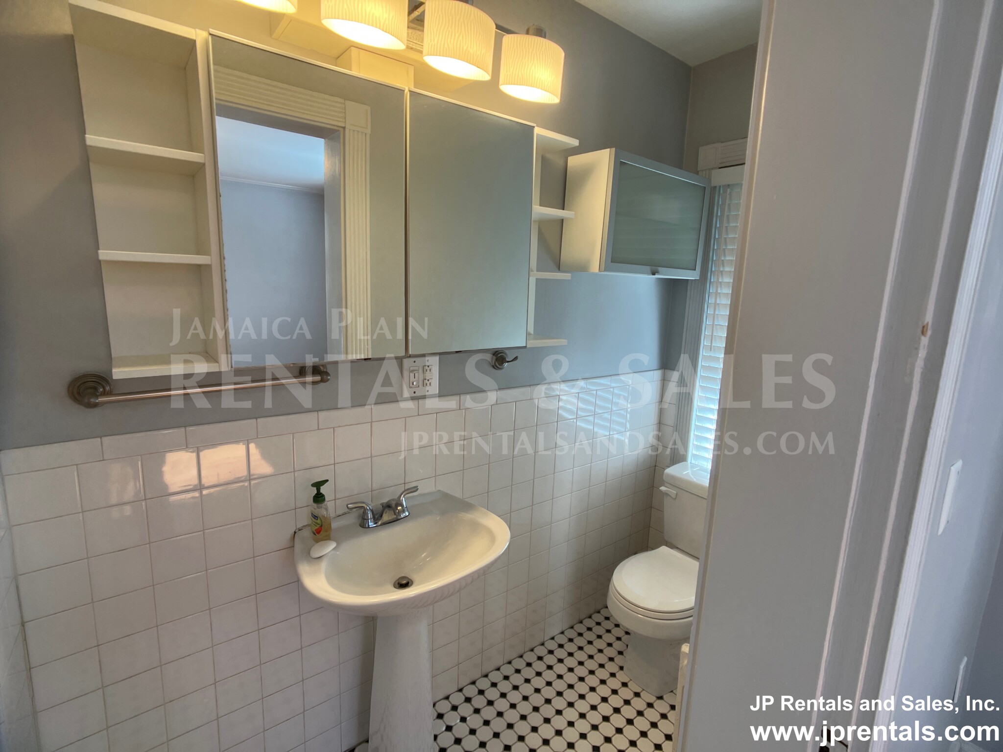 22 Peter Parley Rd, Jamaica Plain