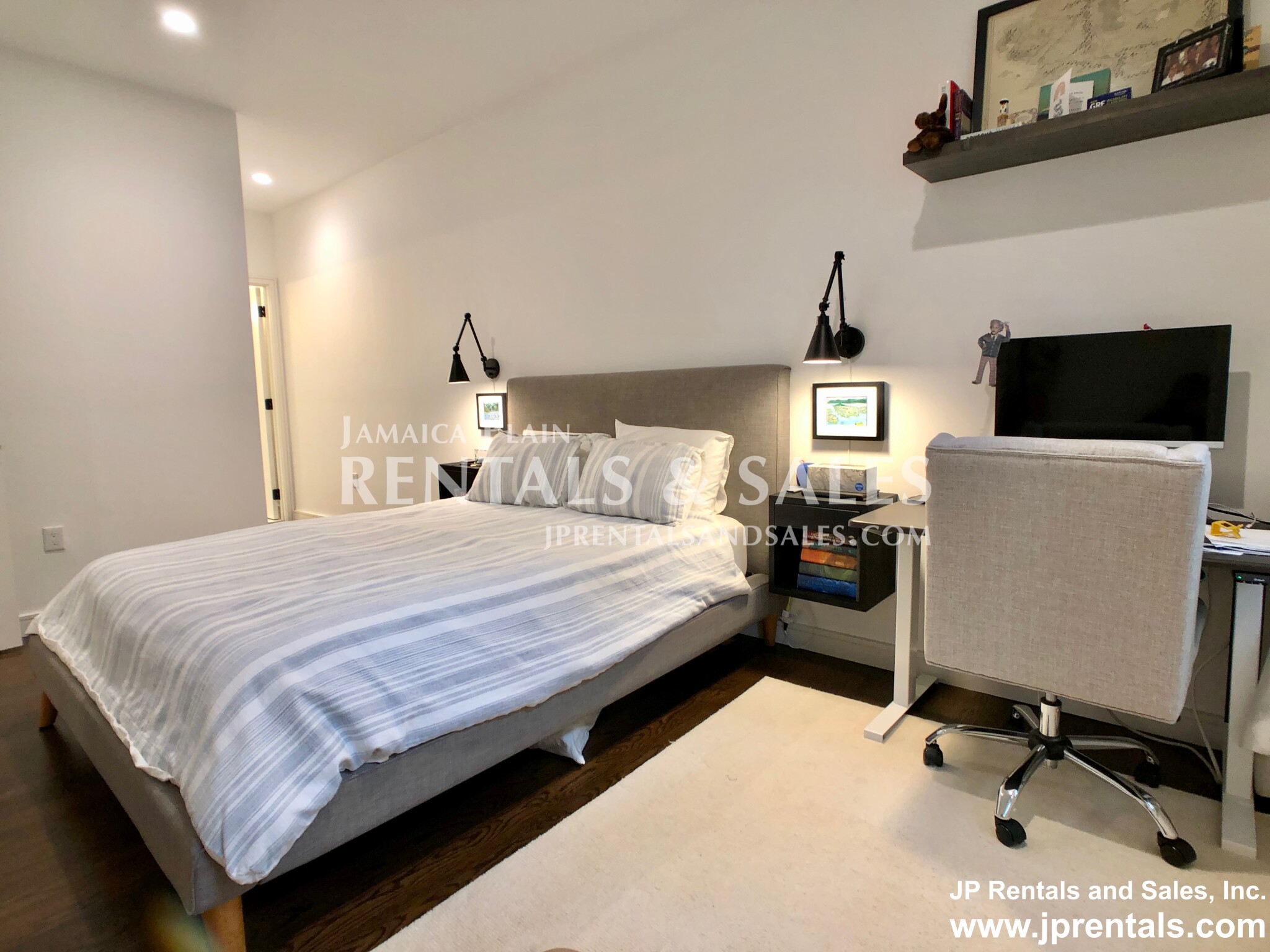 45 Burnett St, Jamaica Plain