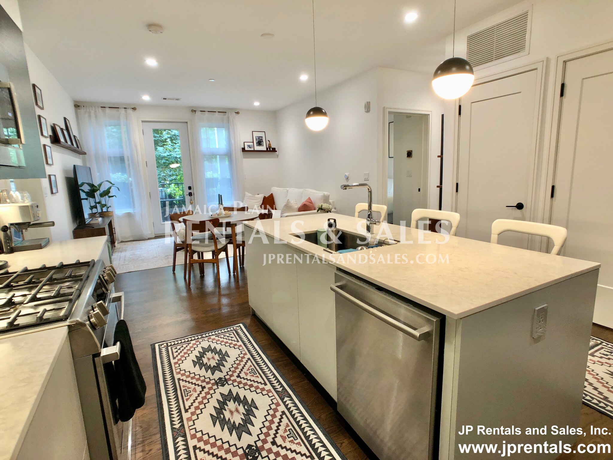 45 Burnett St, Jamaica Plain